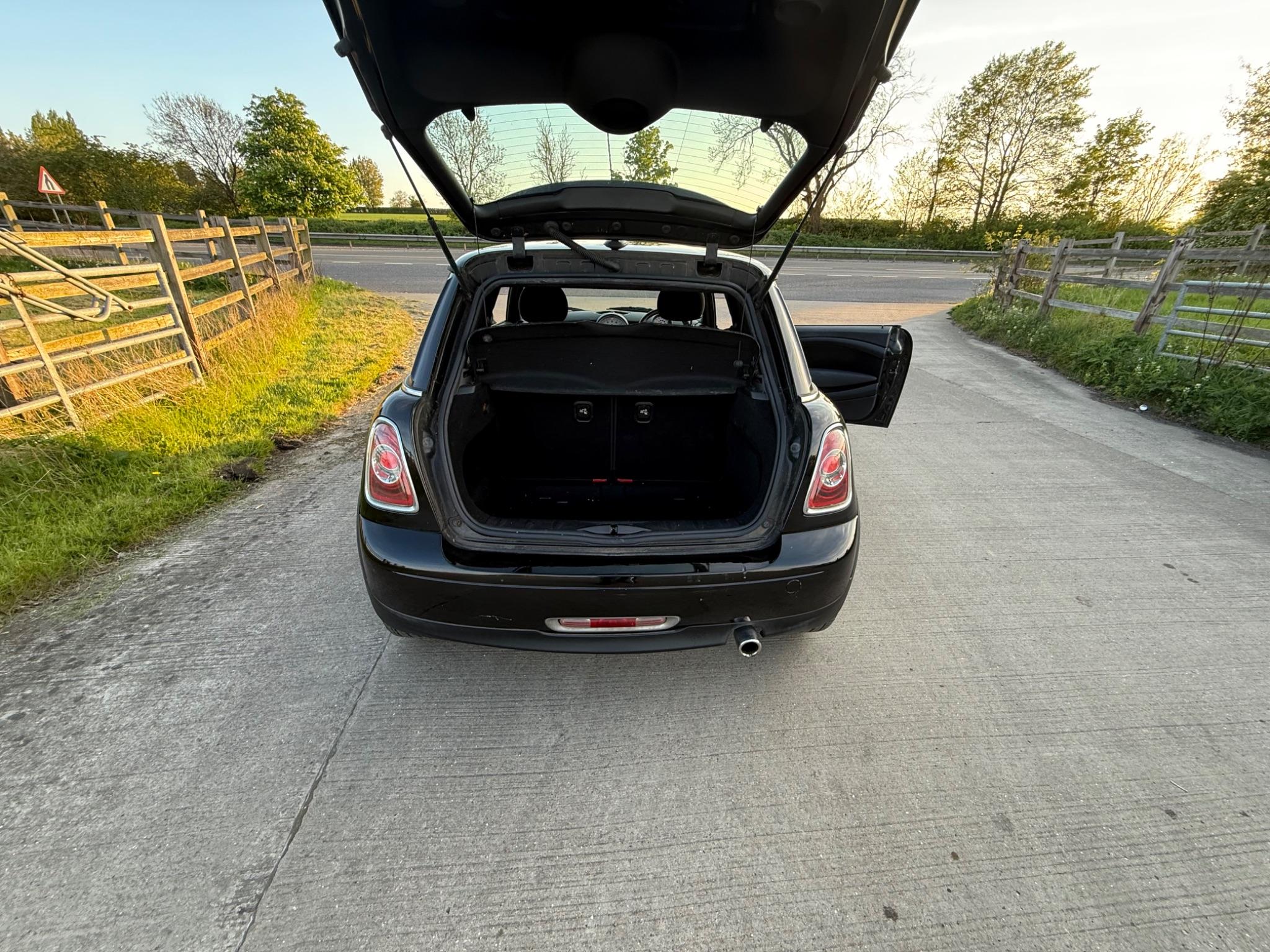 MINI Hatch 1.6 Cooper Euro 5 (s/s) 3dr — photo 35 of 78