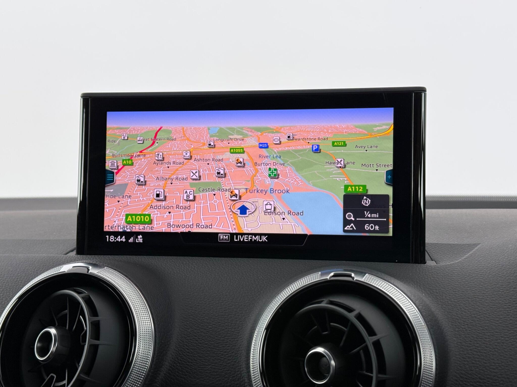 Audi Q2 view 32