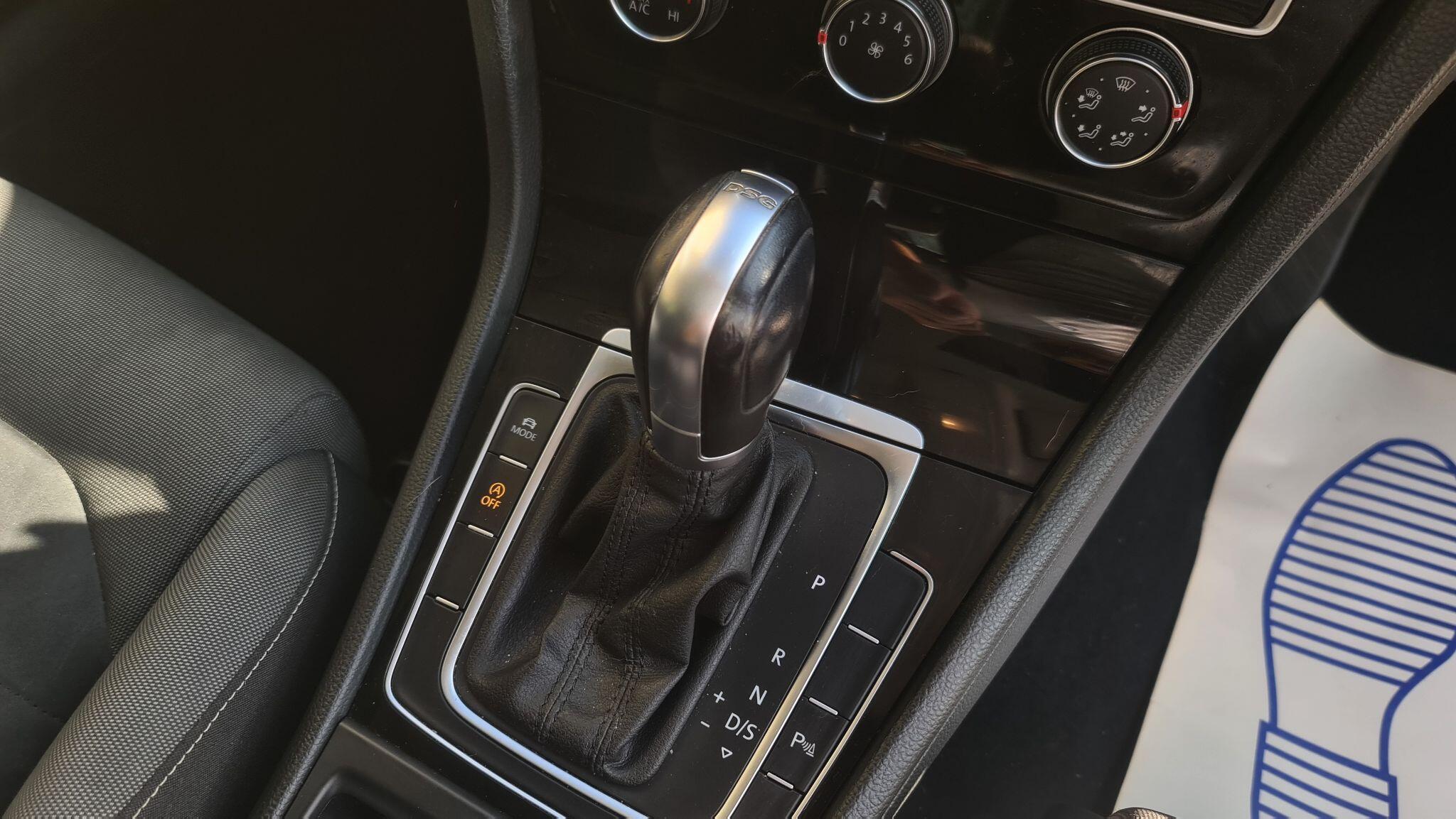 Volkswagen Golf view 17