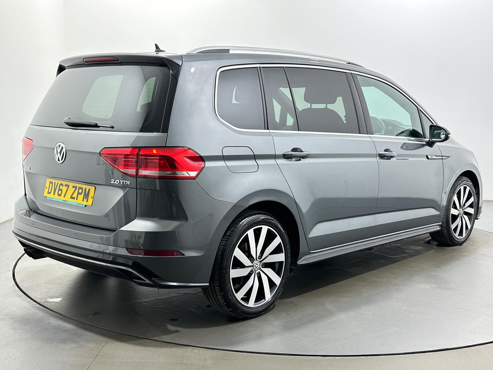 Volkswagen Touran view 8