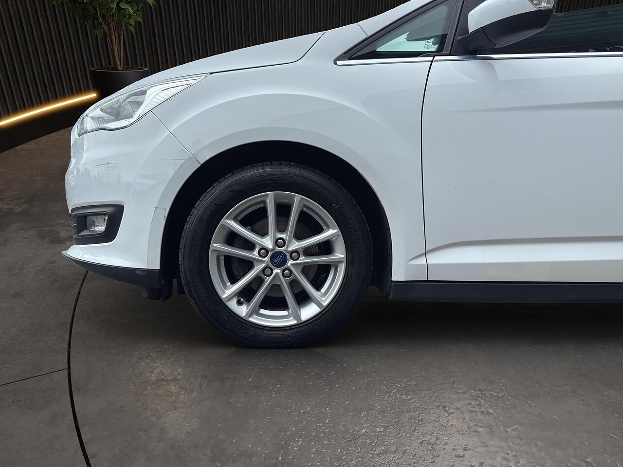 Ford C-Max view 28