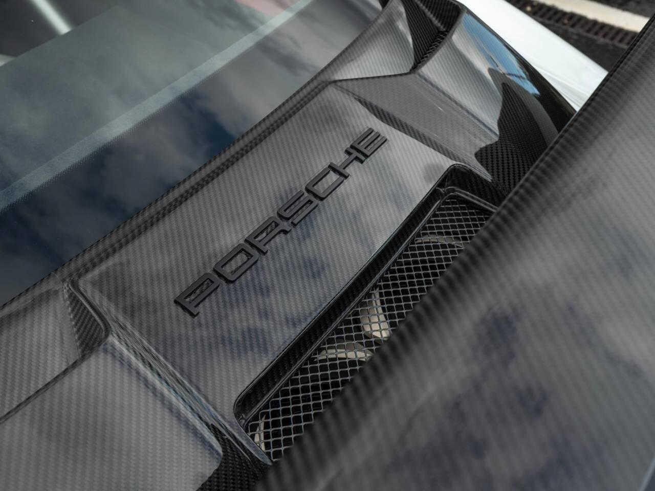 Porsche 911 view 19