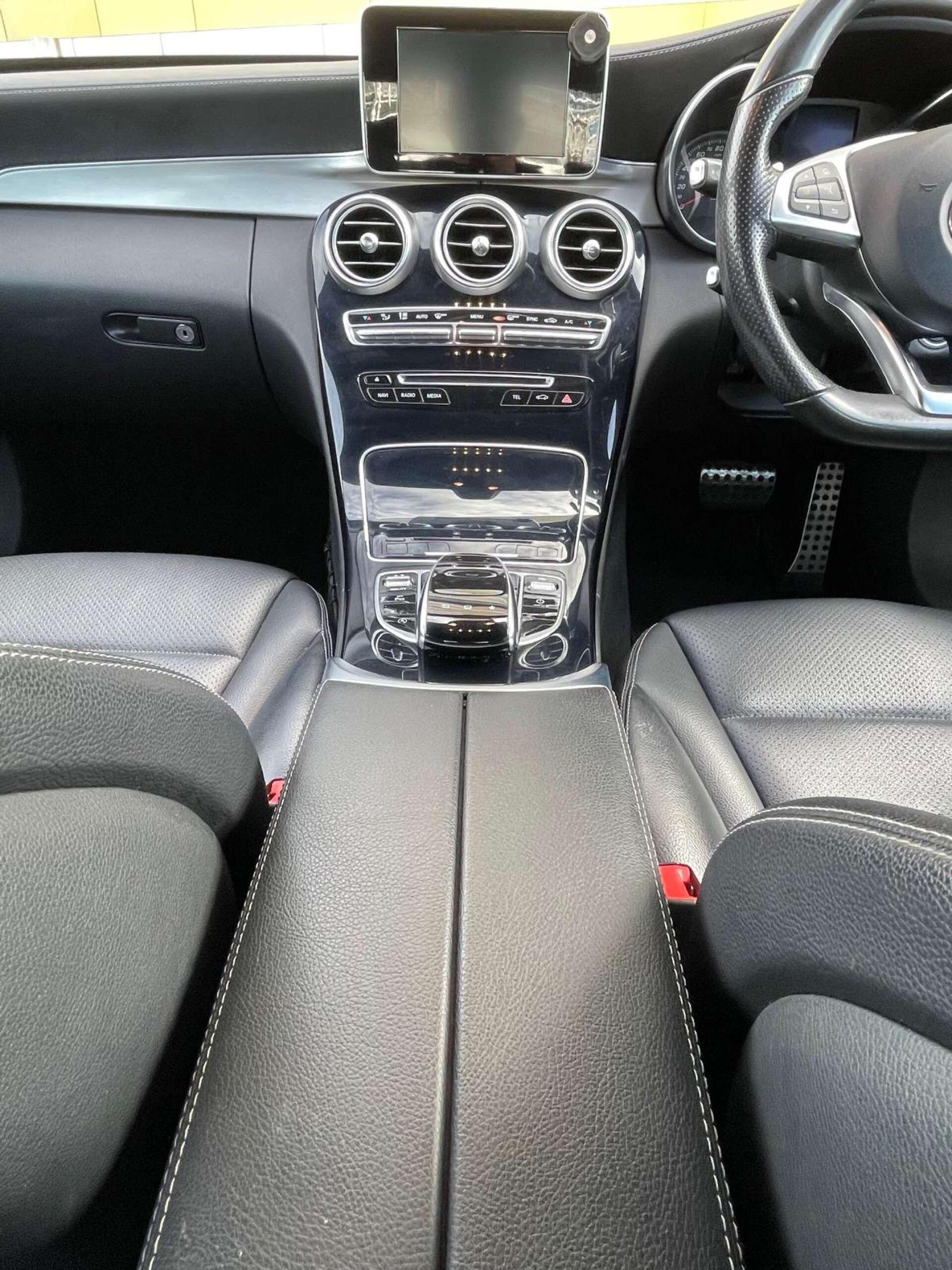 Mercedes-Benz C-Class view 23