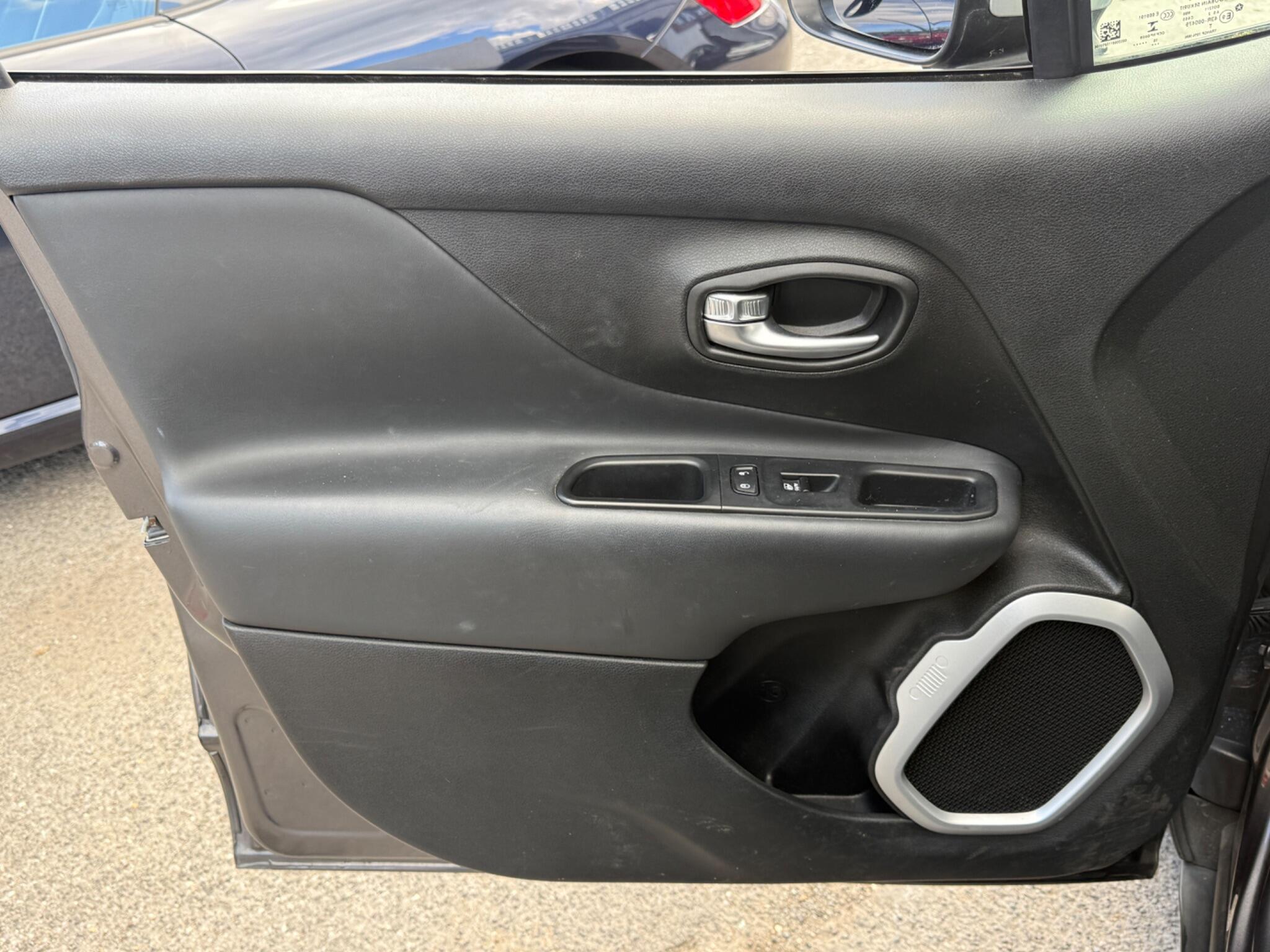 Jeep Renegade - Image 50