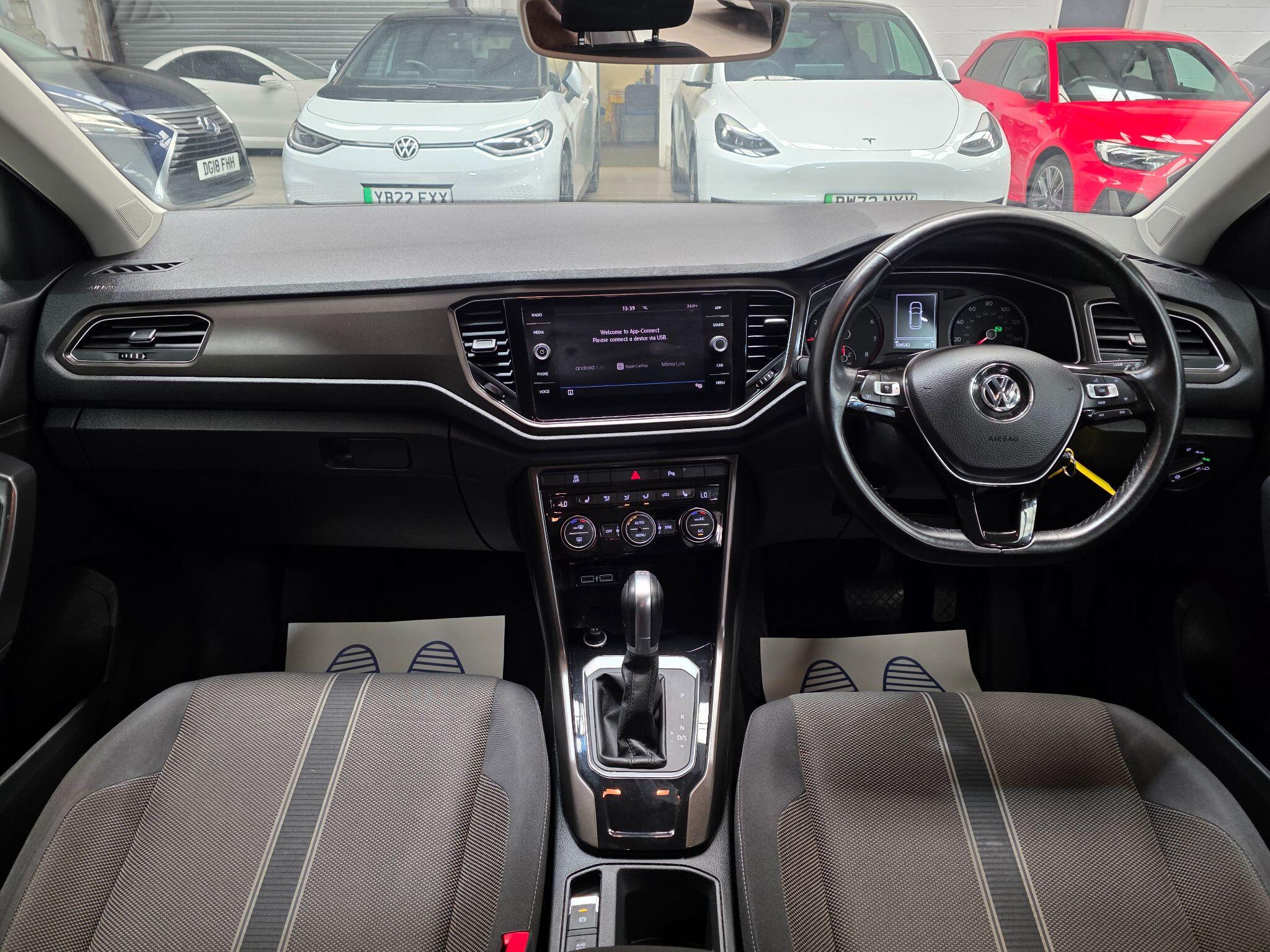 Volkswagen T-Roc view 5