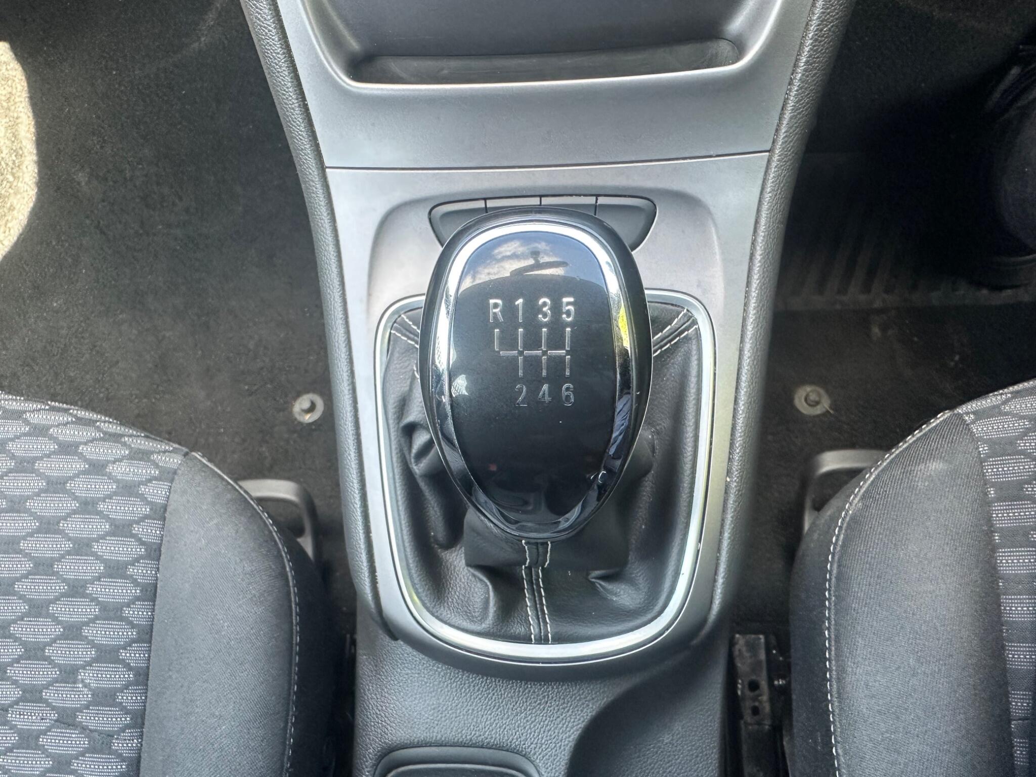 2016 Vauxhall Astra image 9