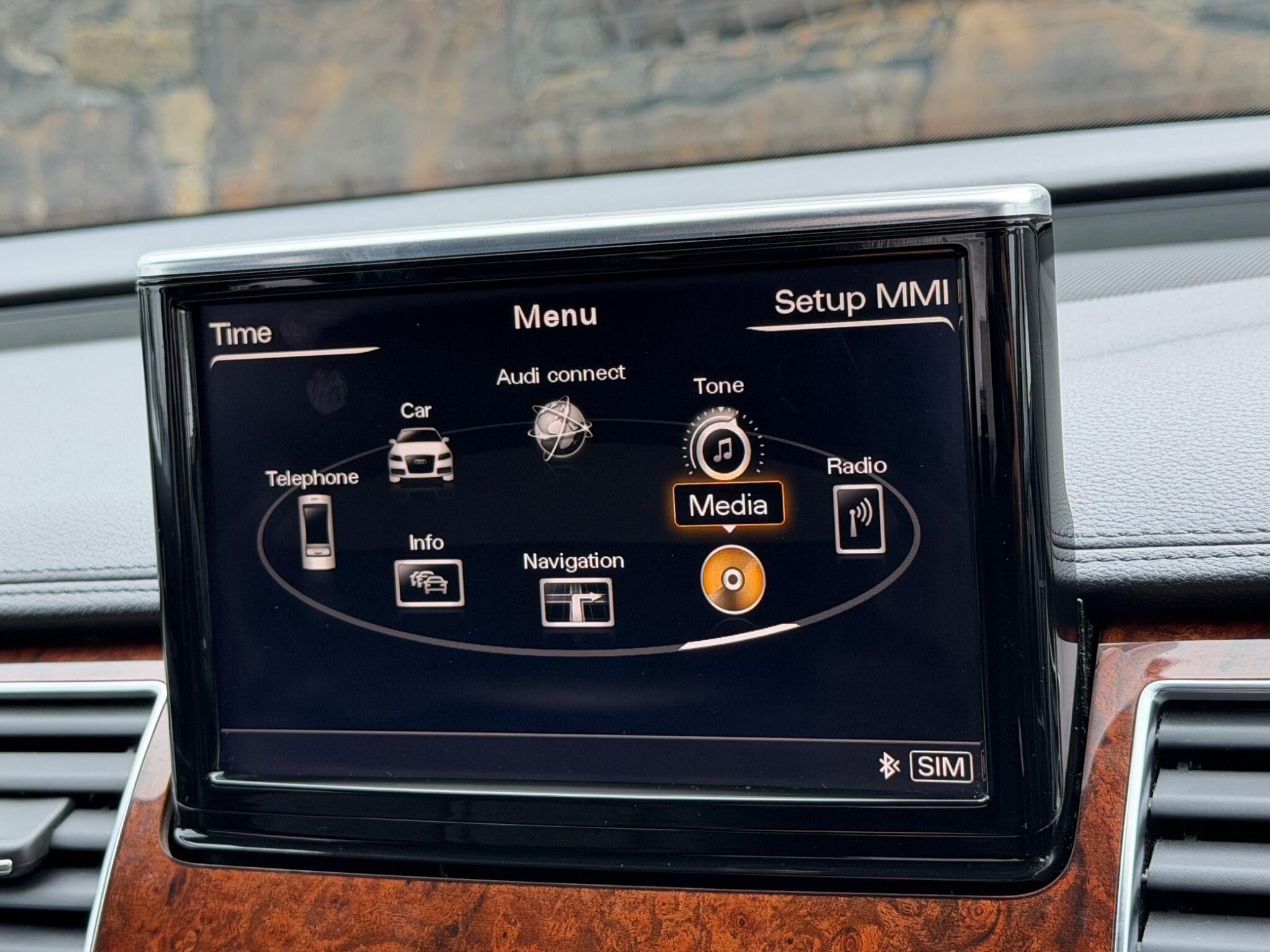 Audi A8 view 28