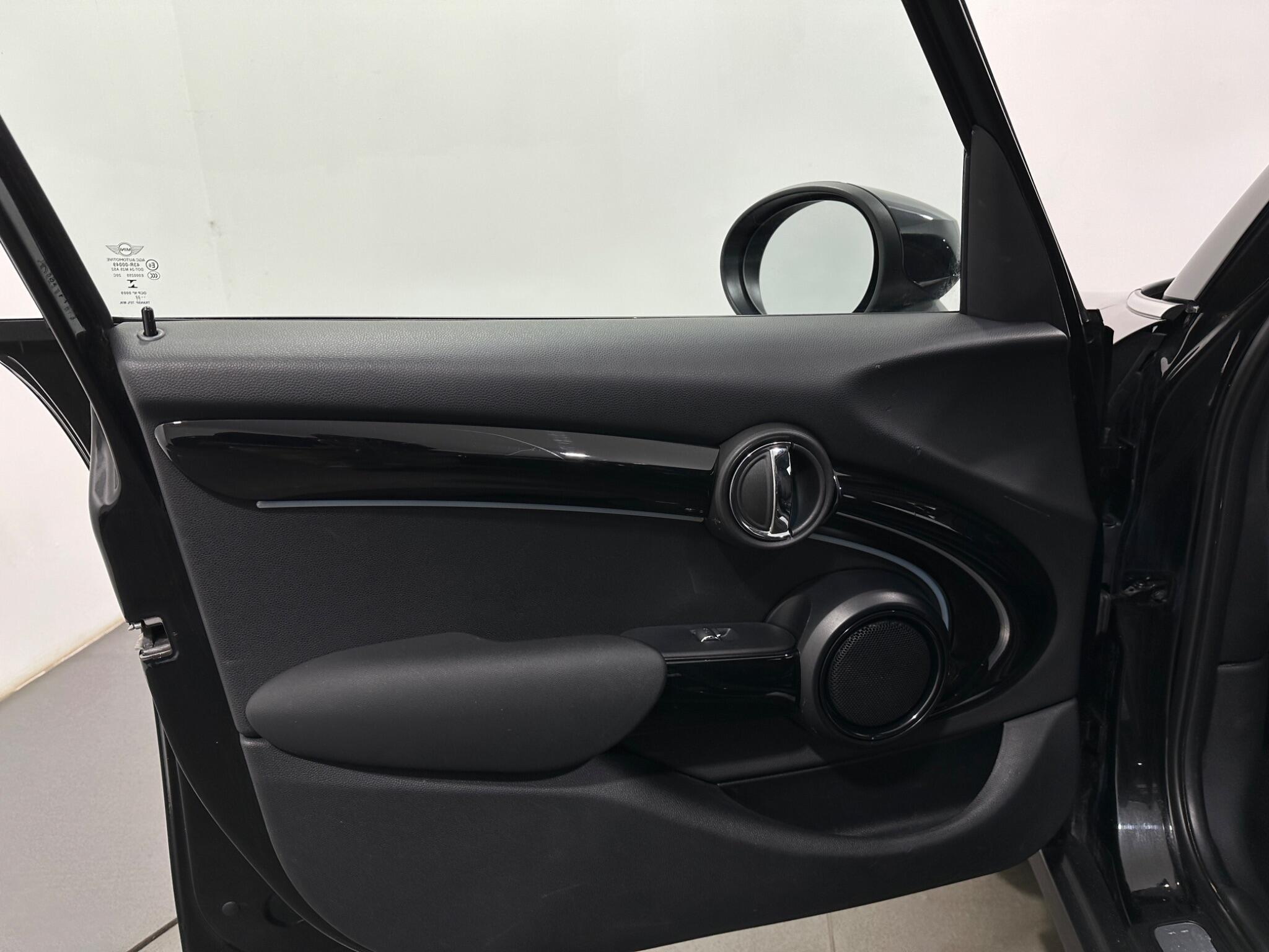 Mini Cooper view 35