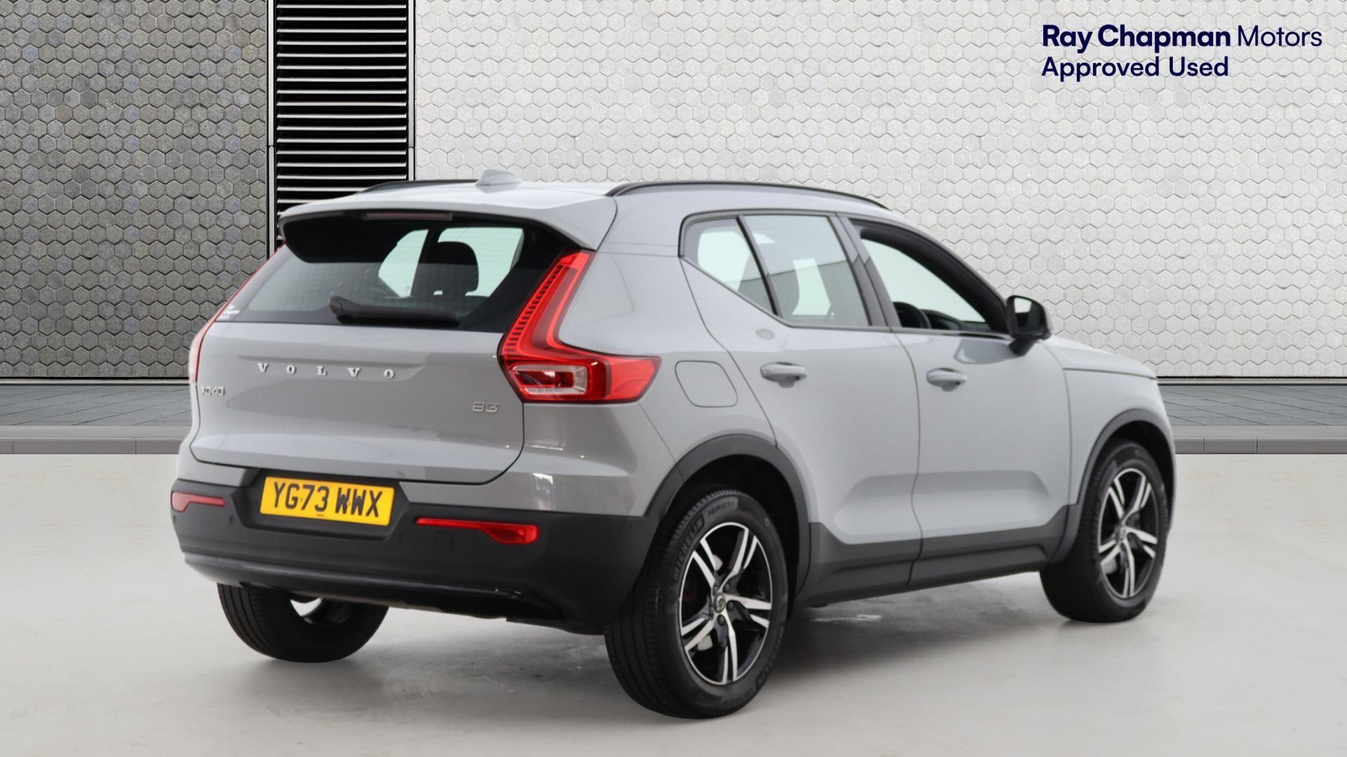 Volvo XC40 view 2