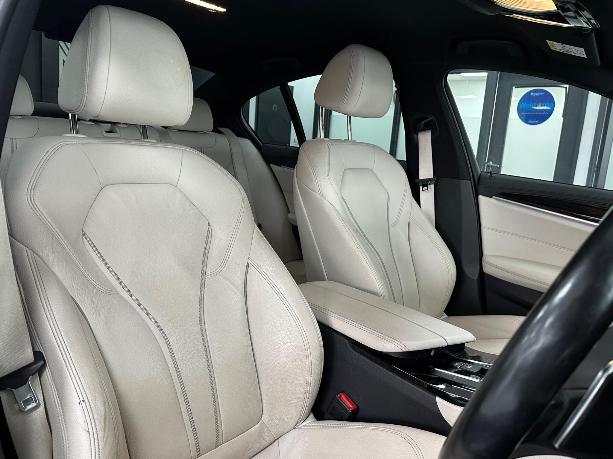 BMW 5 Series view 23