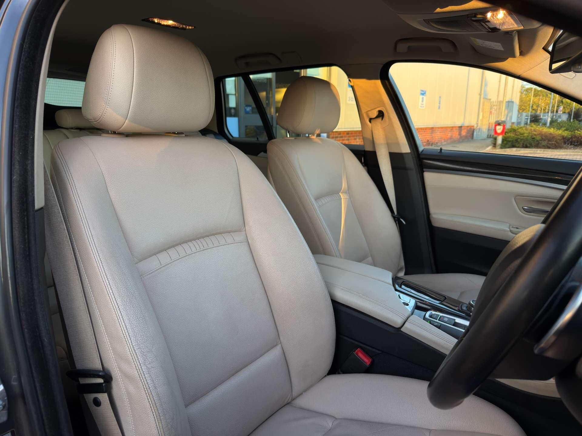 BMW 5 Series view 16