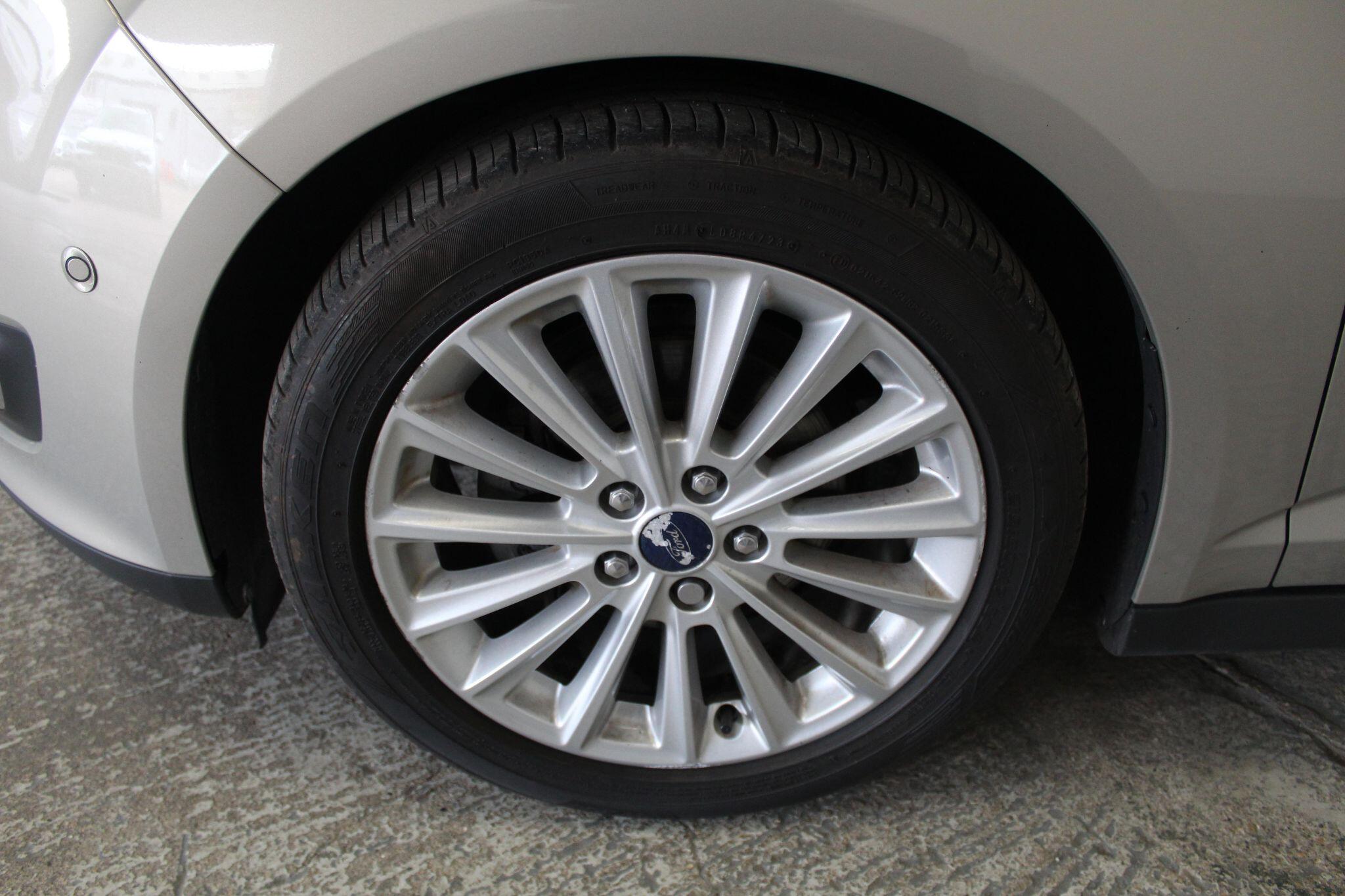 Ford C-Max view 56