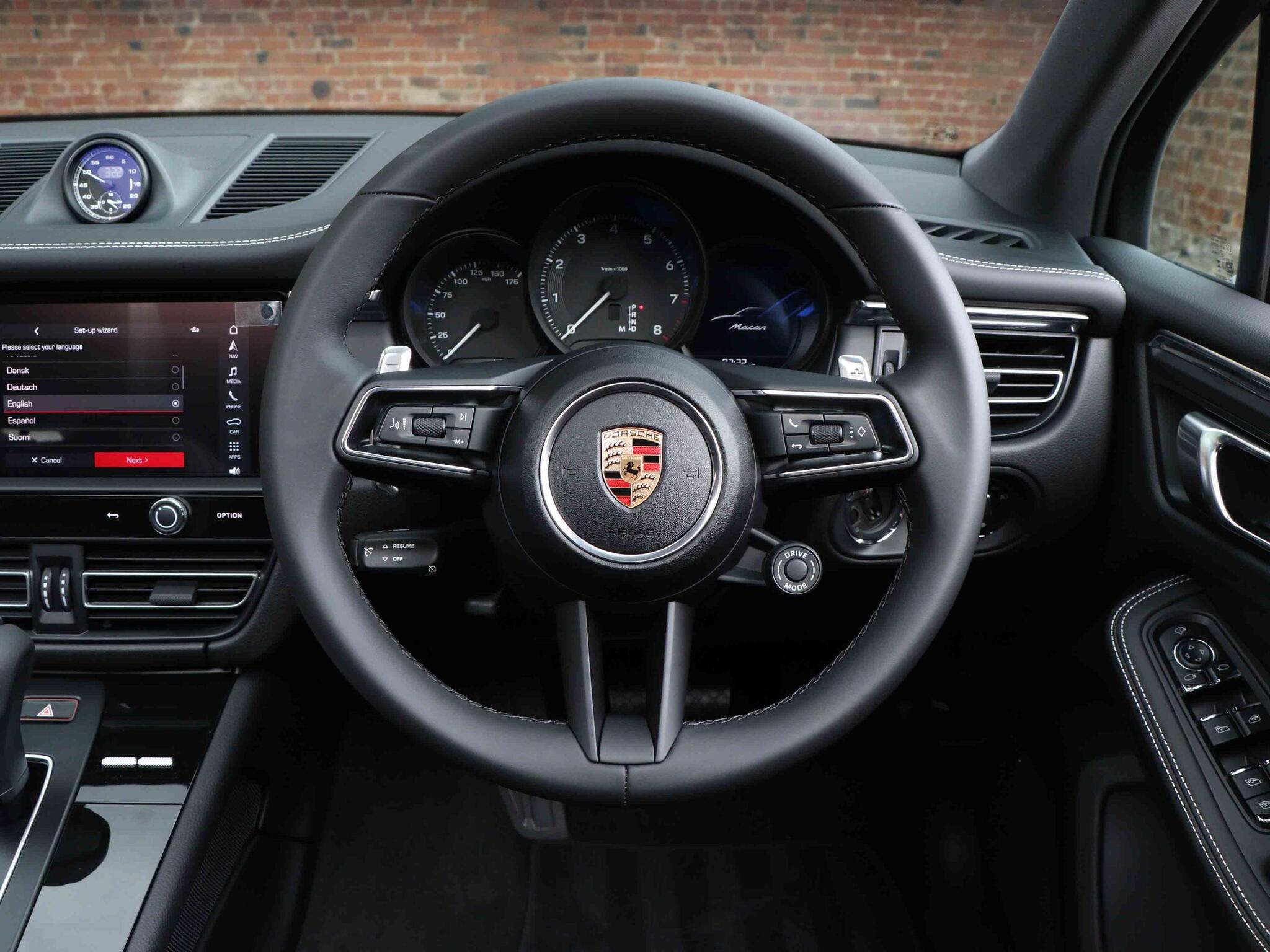 Porsche Macan view 22