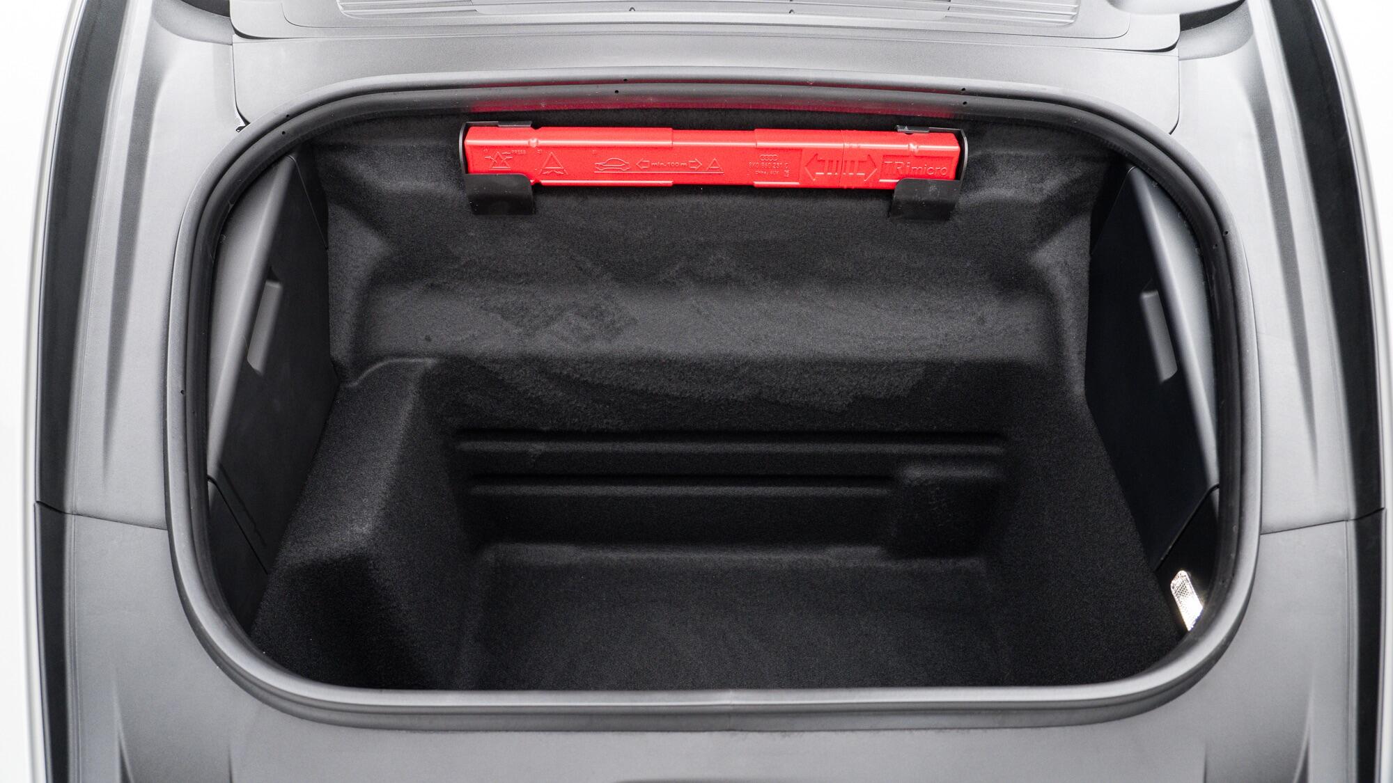 Porsche 911 view 40