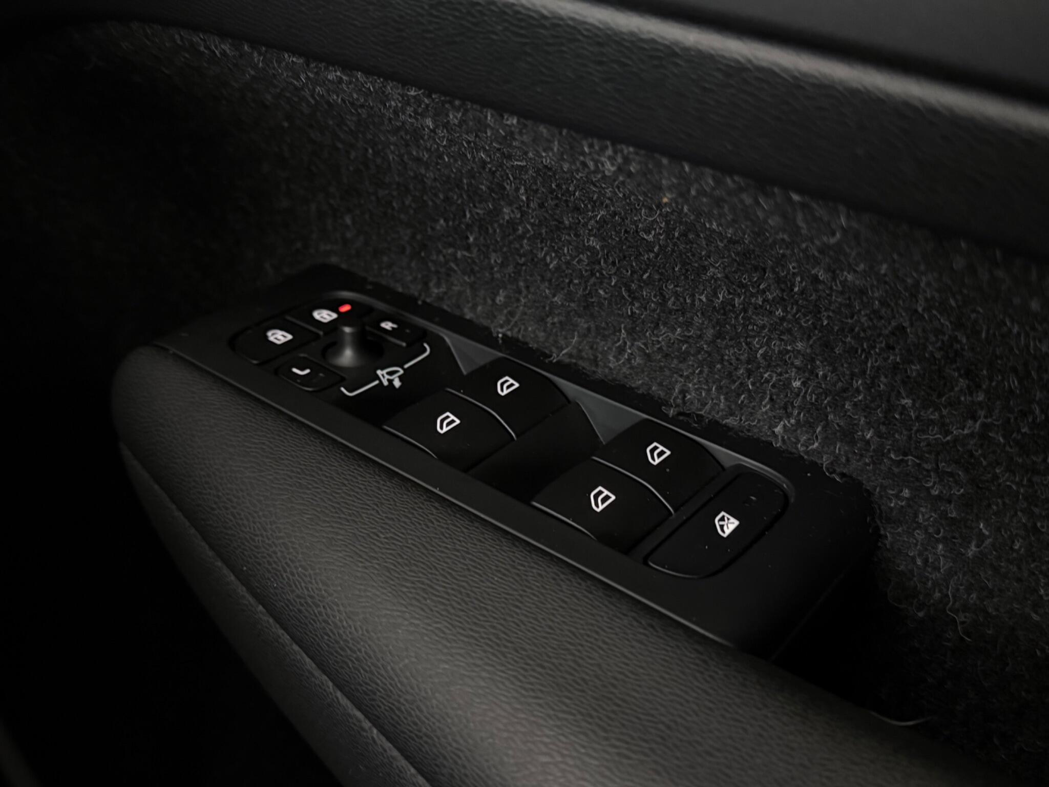 Volvo XC40 view 18