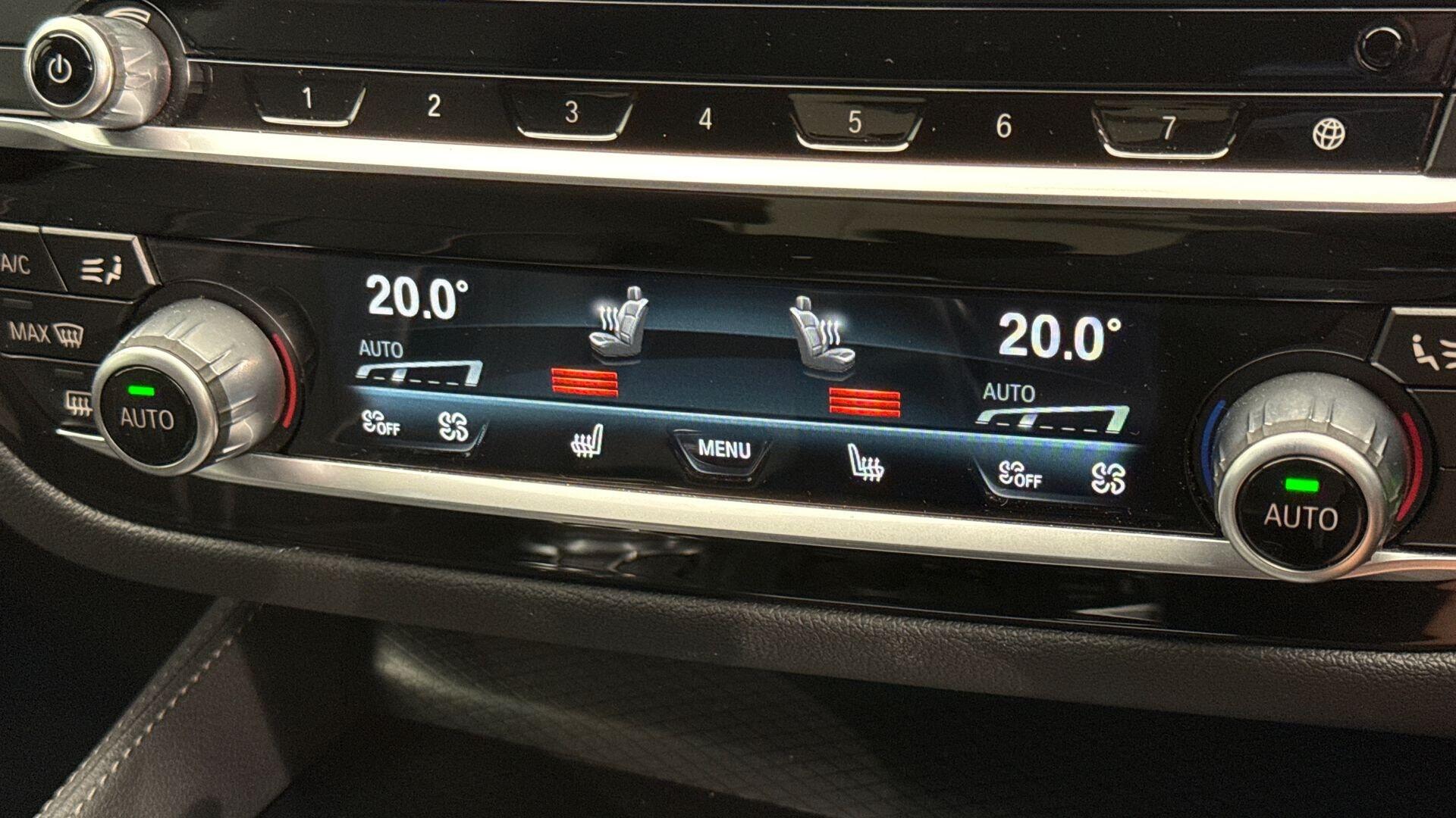 BMW 5 Series view 26