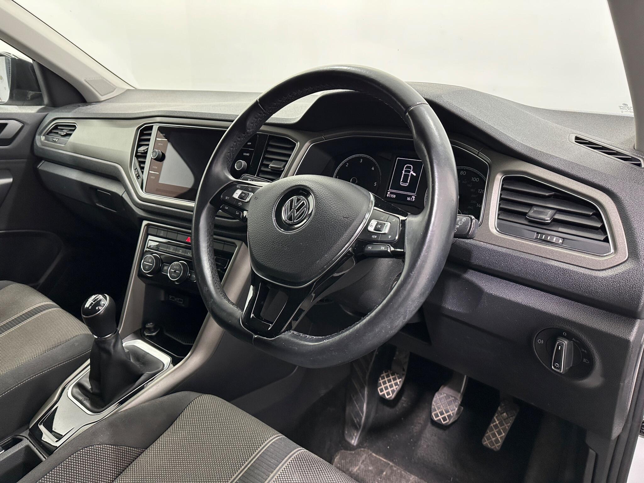Volkswagen T-Roc view 11