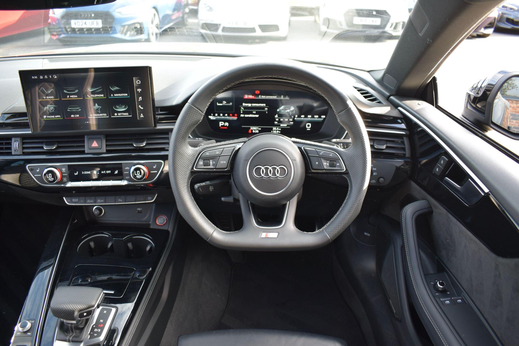 Audi S5 view 23