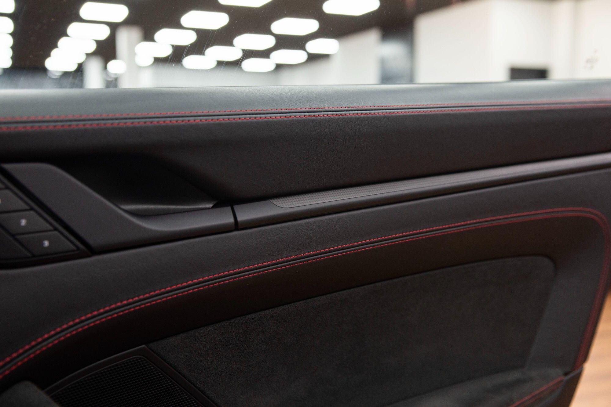 Porsche 911 view 25