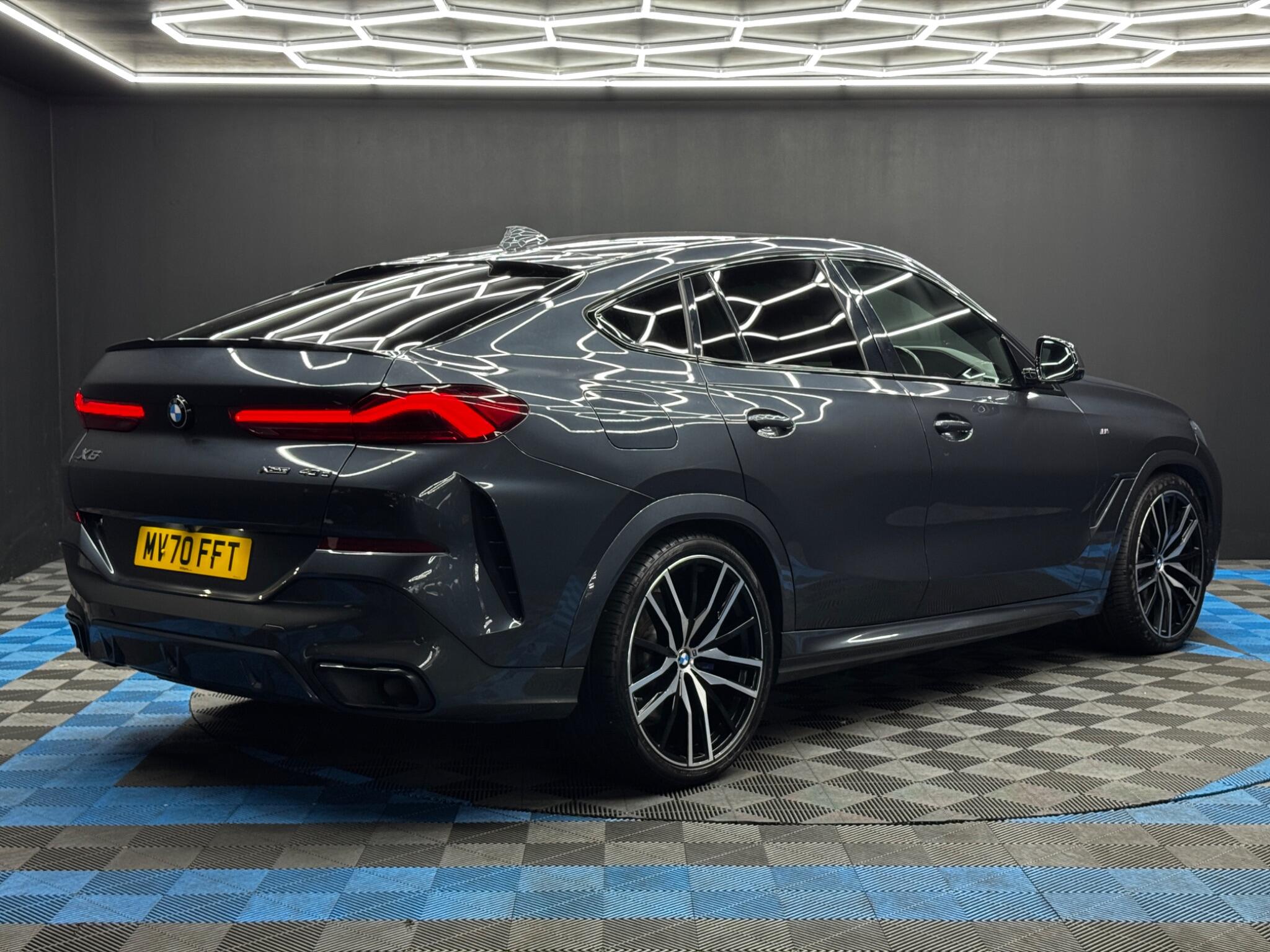 BMW X6 view 5