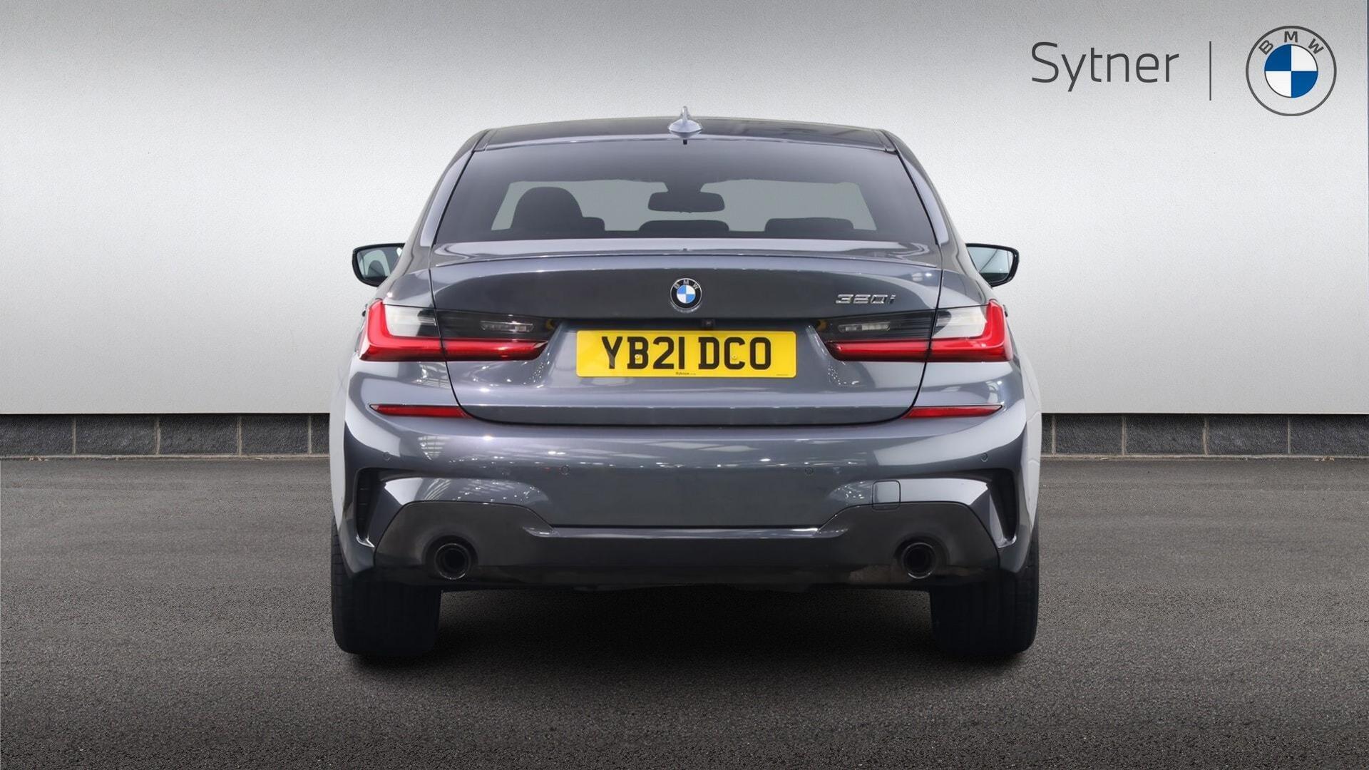 BMW 3 Series view 15