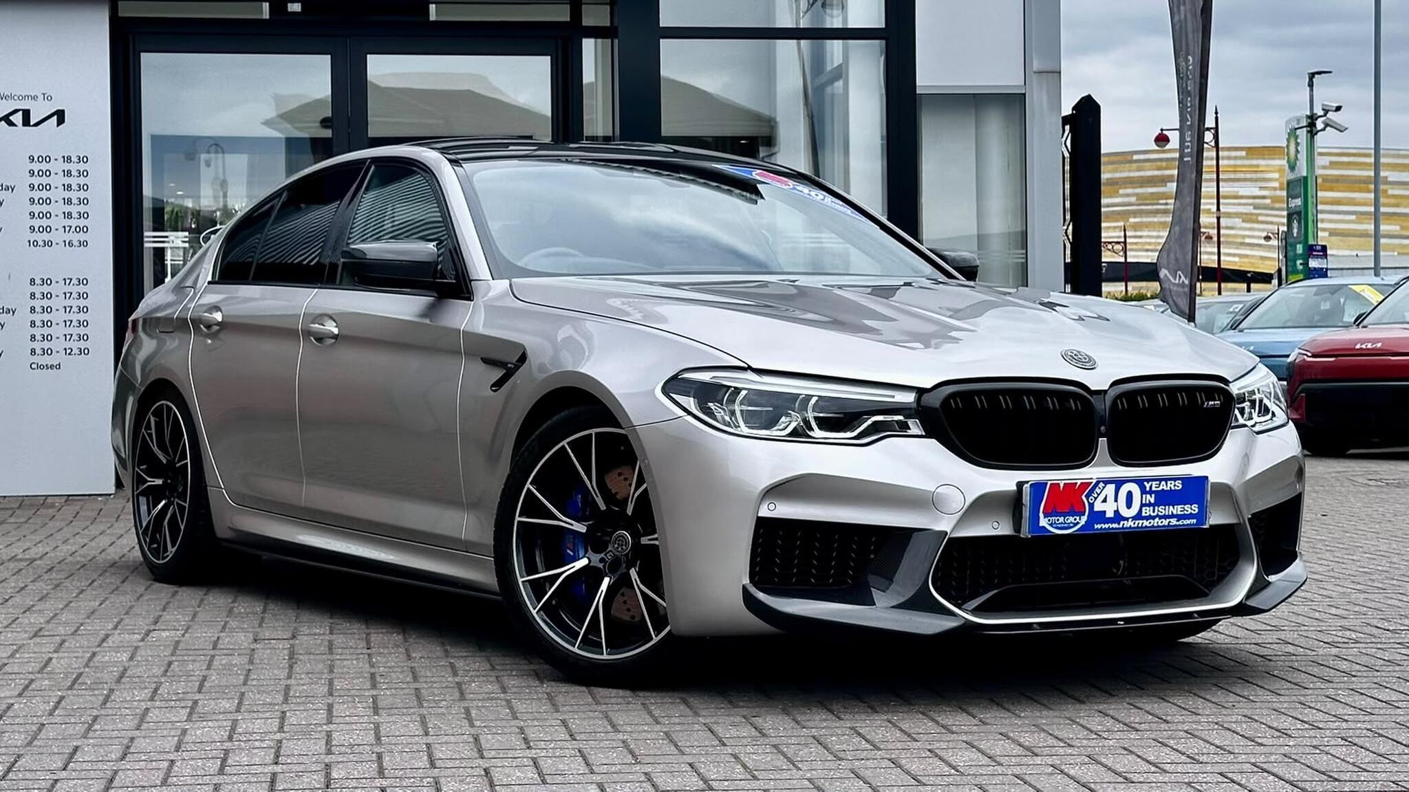 BMW M5 view 2