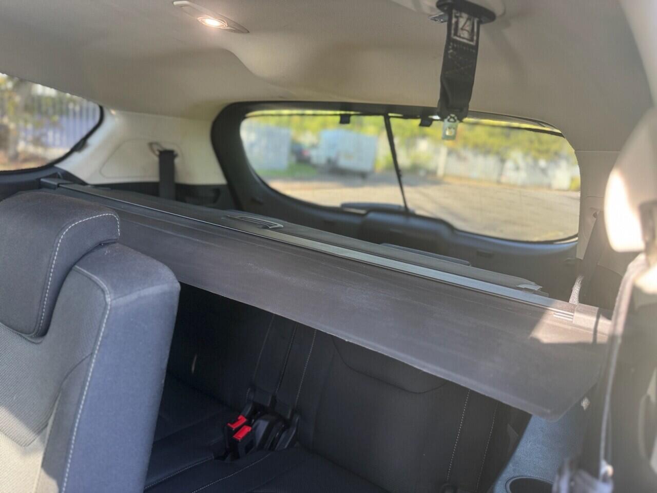 Ford S-Max view 18