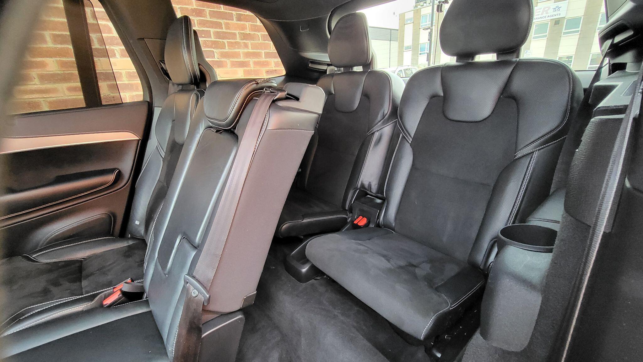 Volvo XC90 view 19