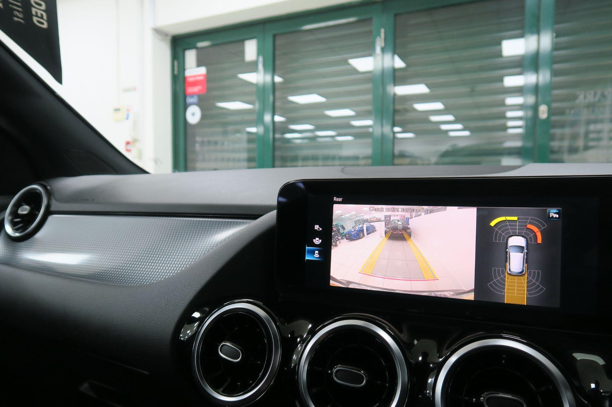 Mercedes-Benz GLA view 15