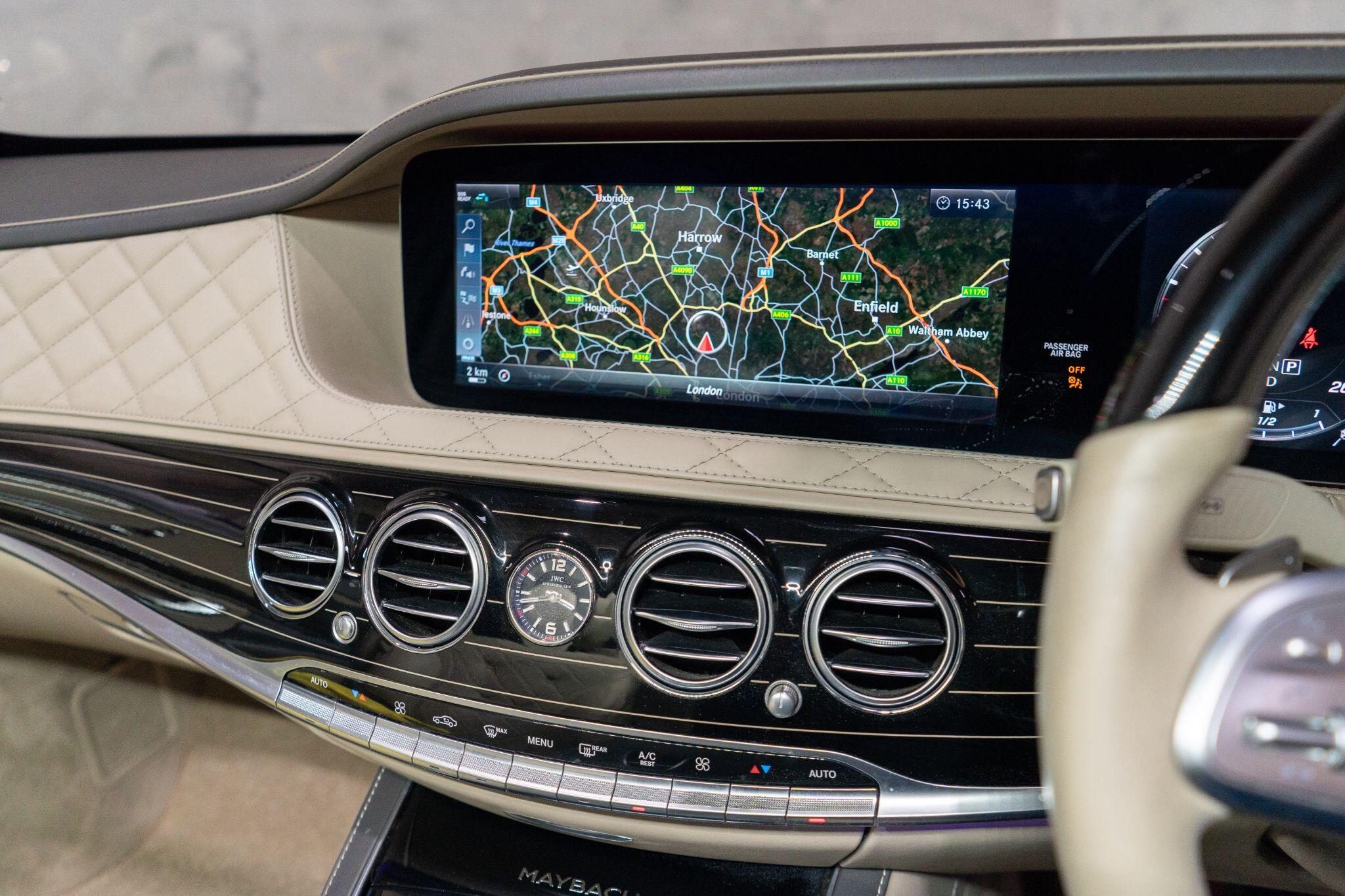 Mercedes-Benz S-Class view 24