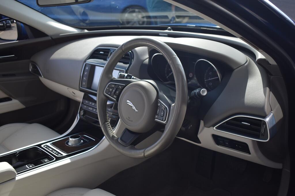 Jaguar Xe view 25