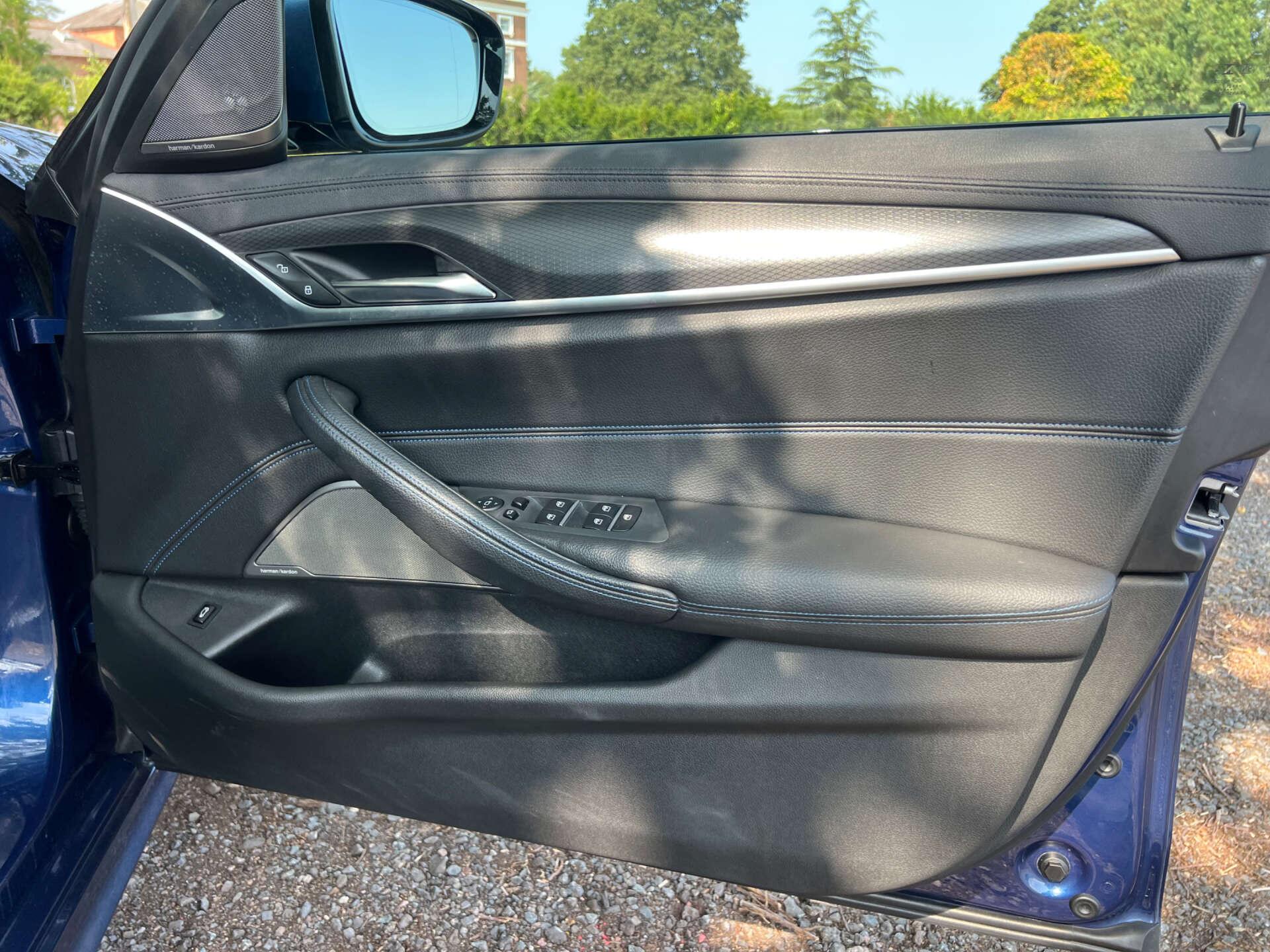 BMW 5 Series view 19