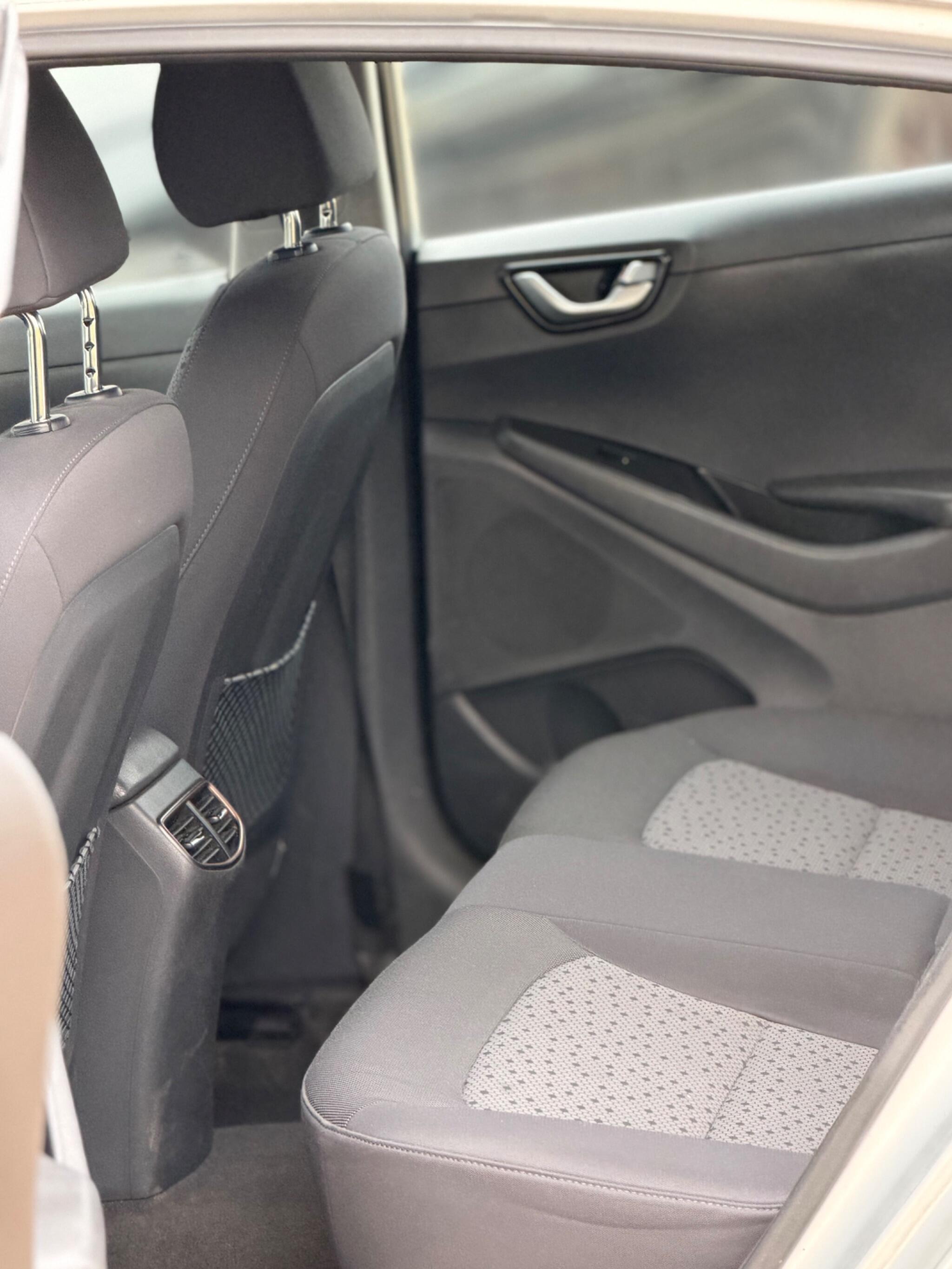 2018 Hyundai IONIQ 28kWh Premium Auto 5dr image 23