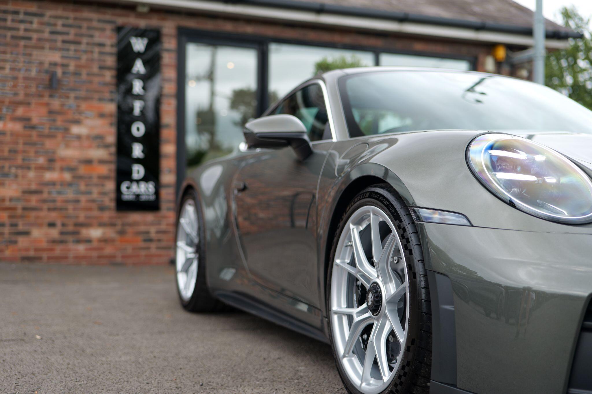 Porsche 911 view 7