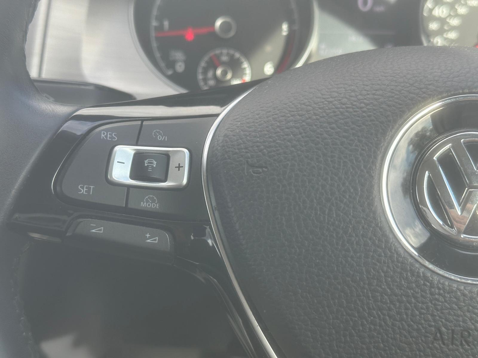 Volkswagen Golf view 21