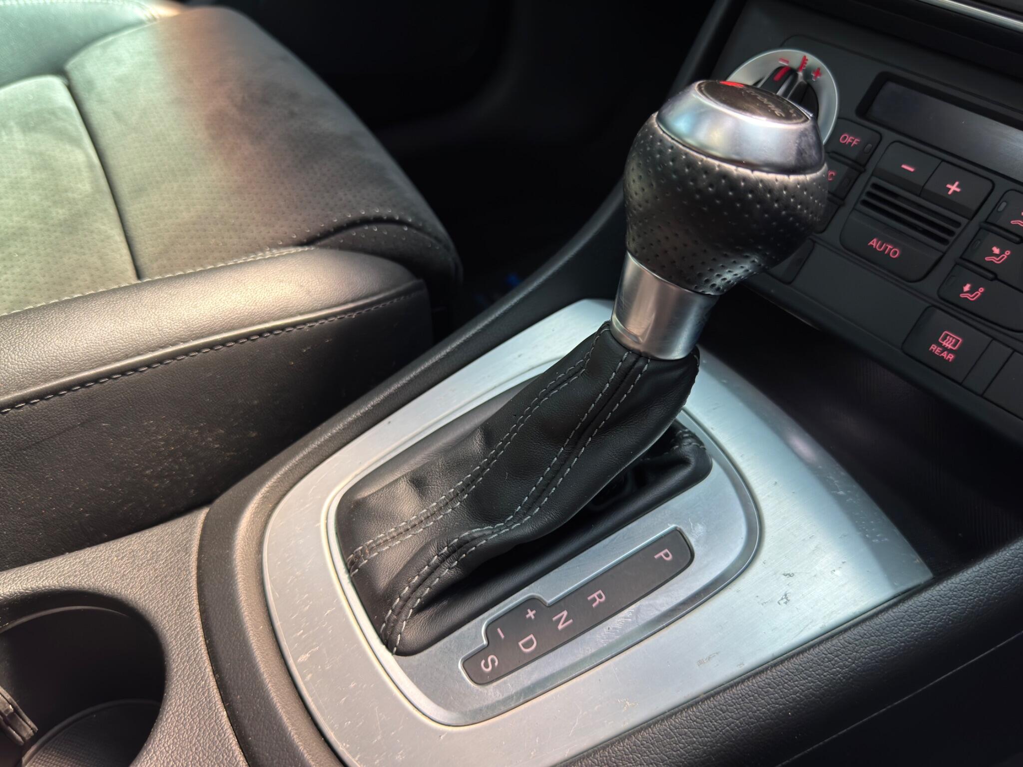Audi Q3 view 8