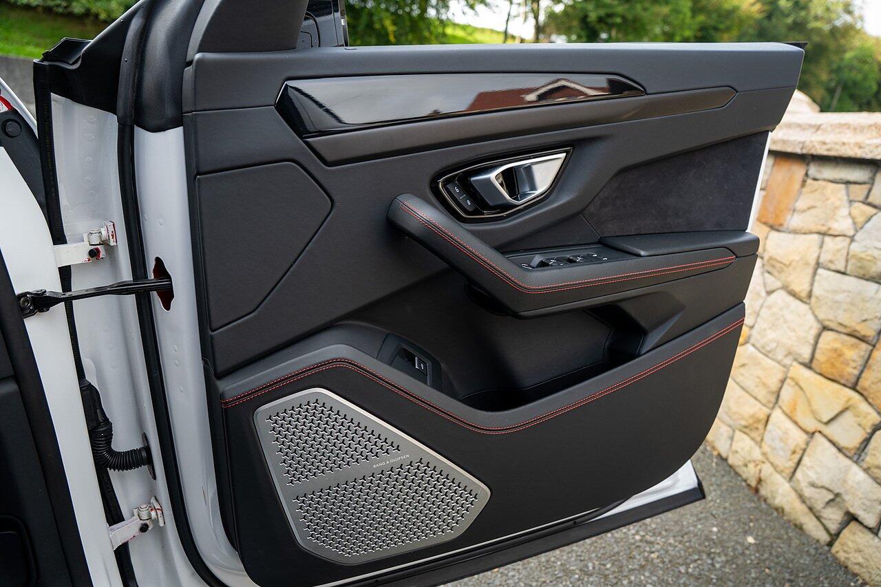 Lamborghini Urus view 58