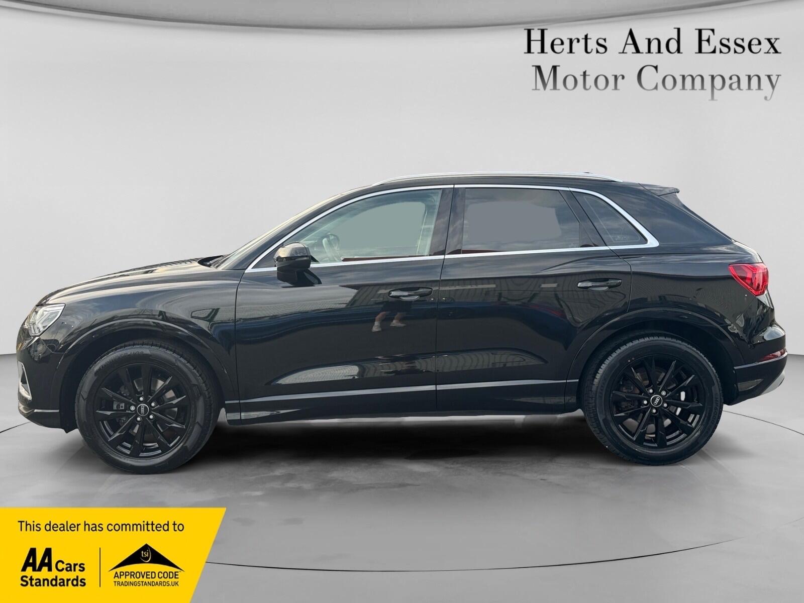 Audi Q3 view 5