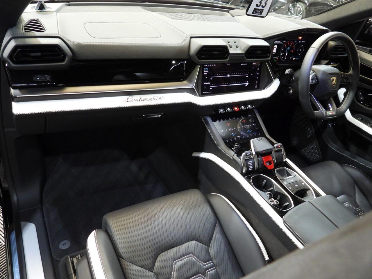 Lamborghini Urus view 35