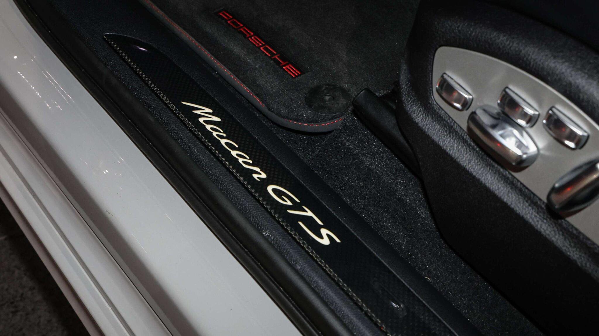Porsche Macan view 18