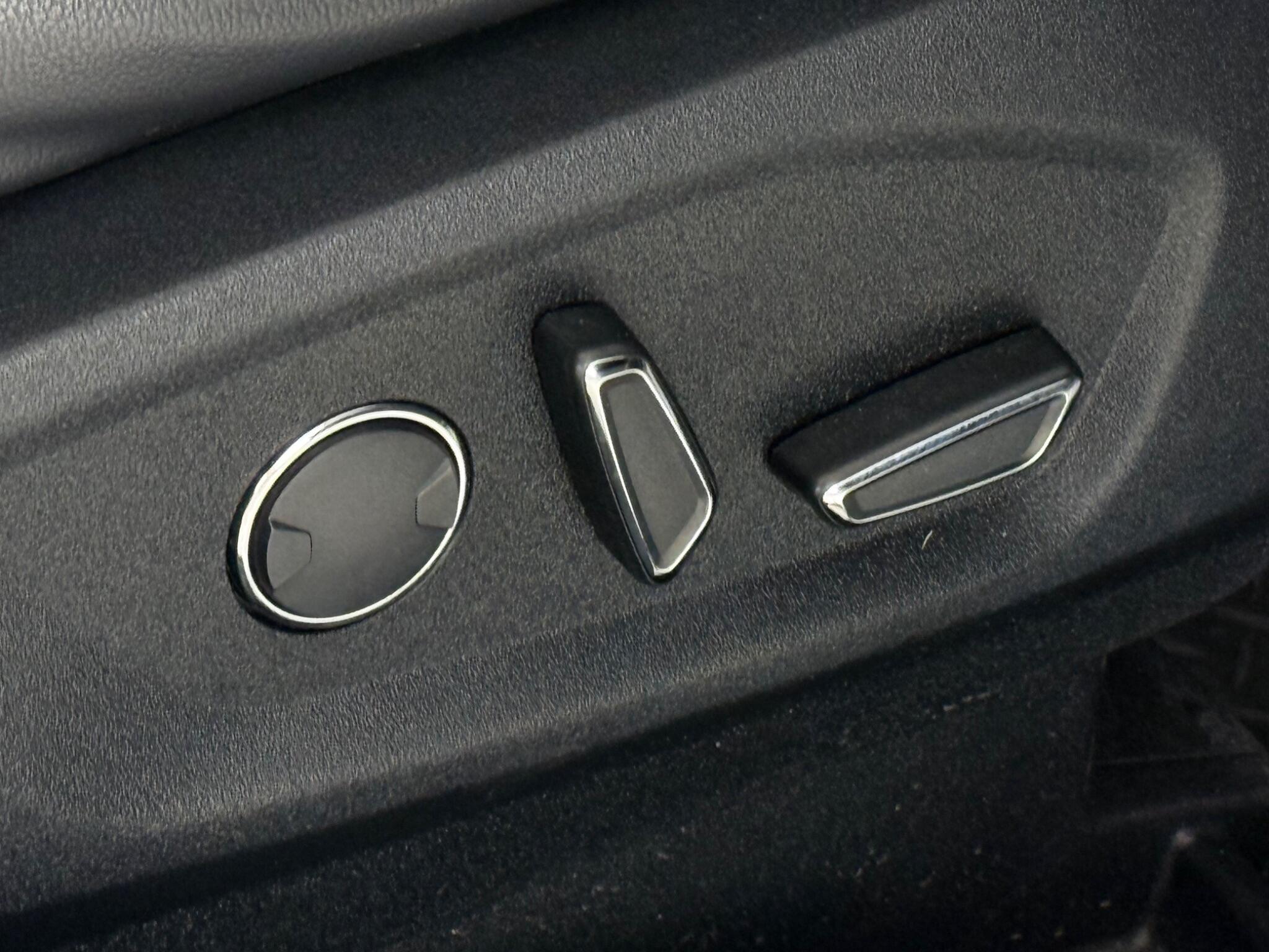 Ford Edge view 35