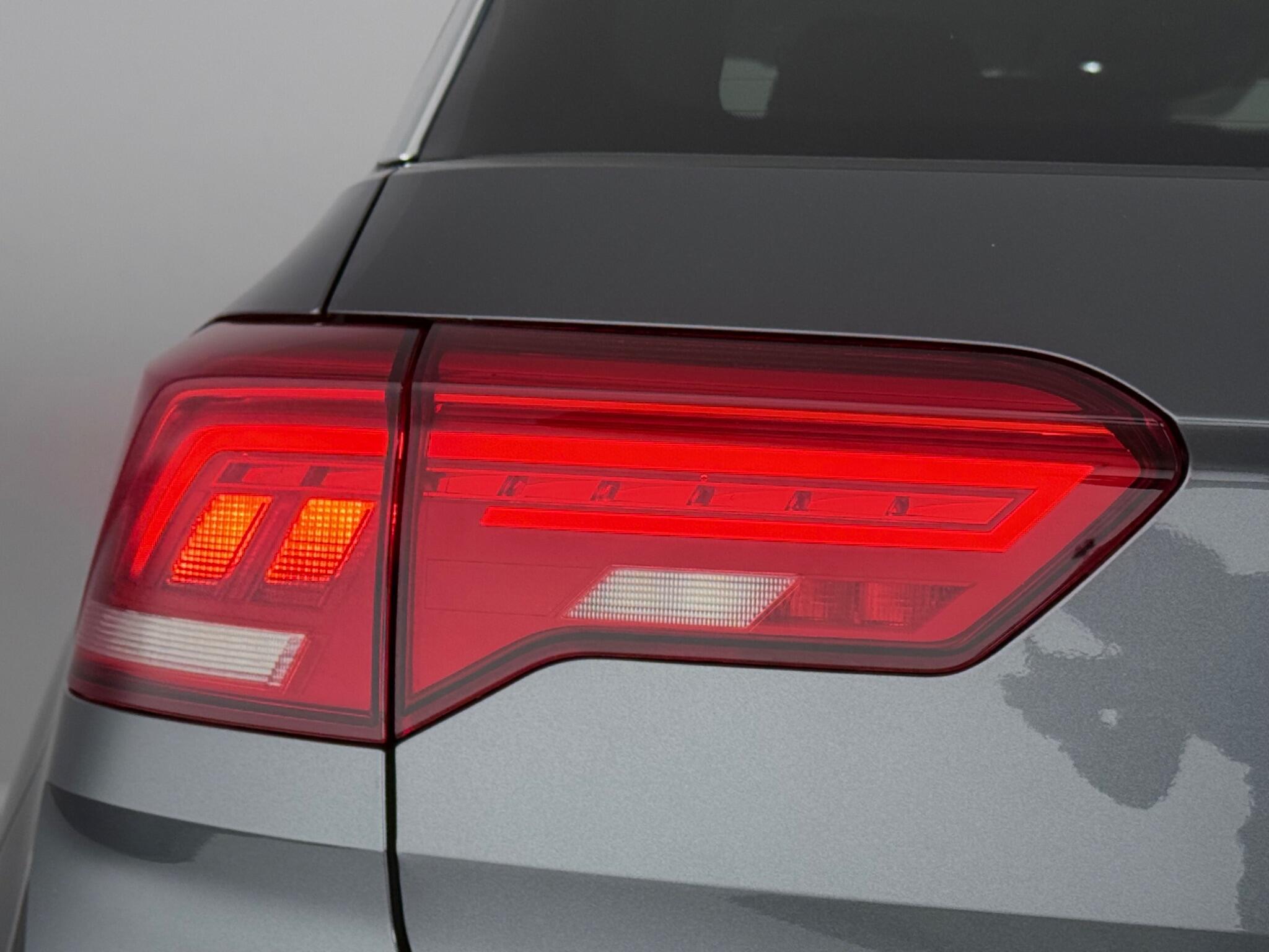 Volkswagen T-Roc view 6