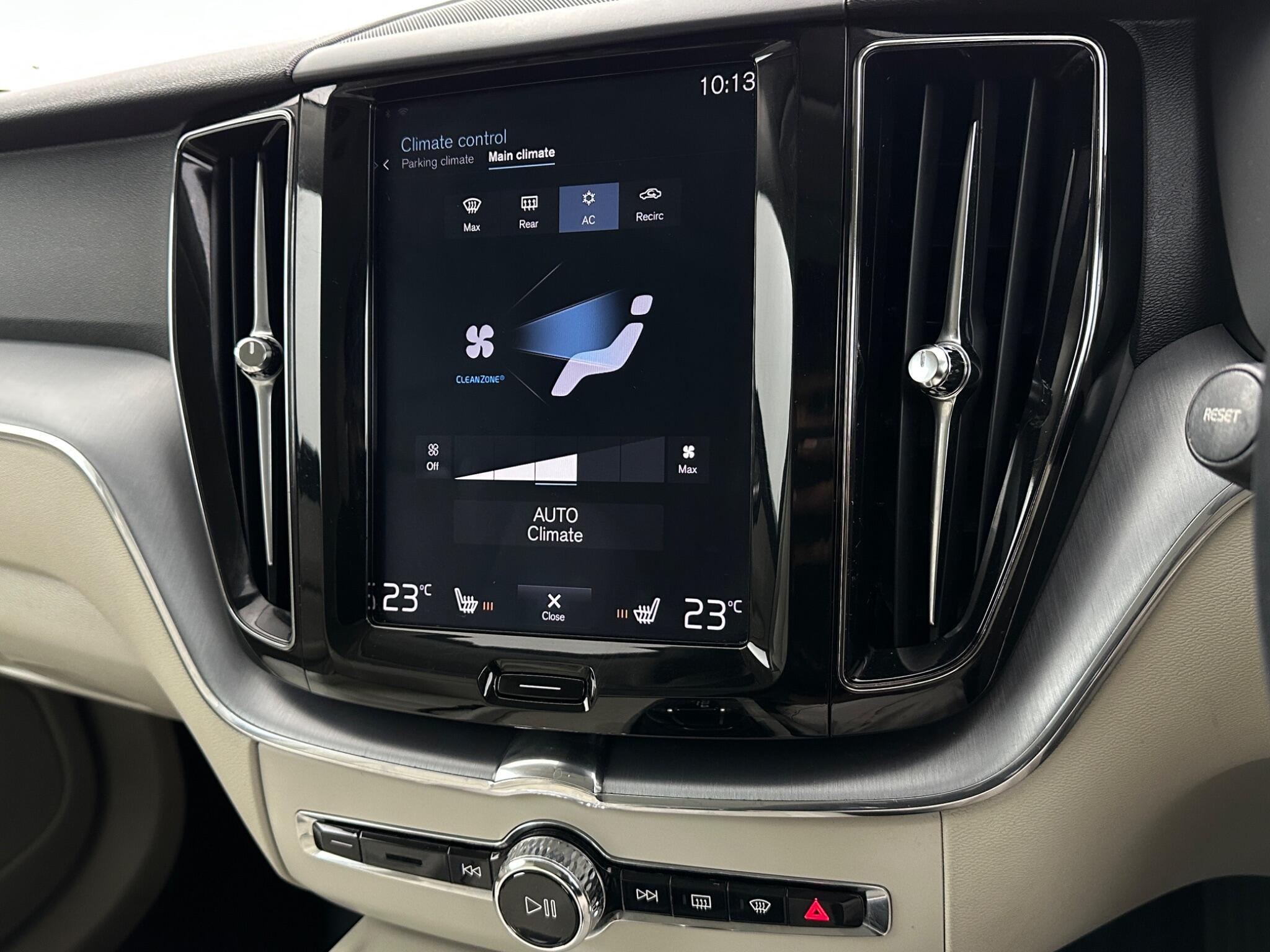 Volvo XC60 view 25