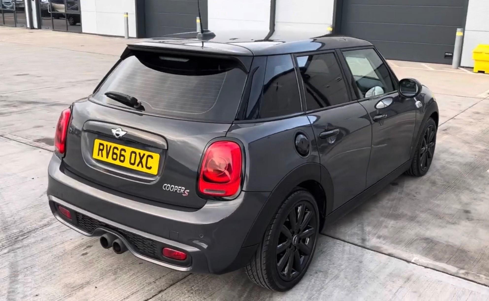 Mini Hatch view 5