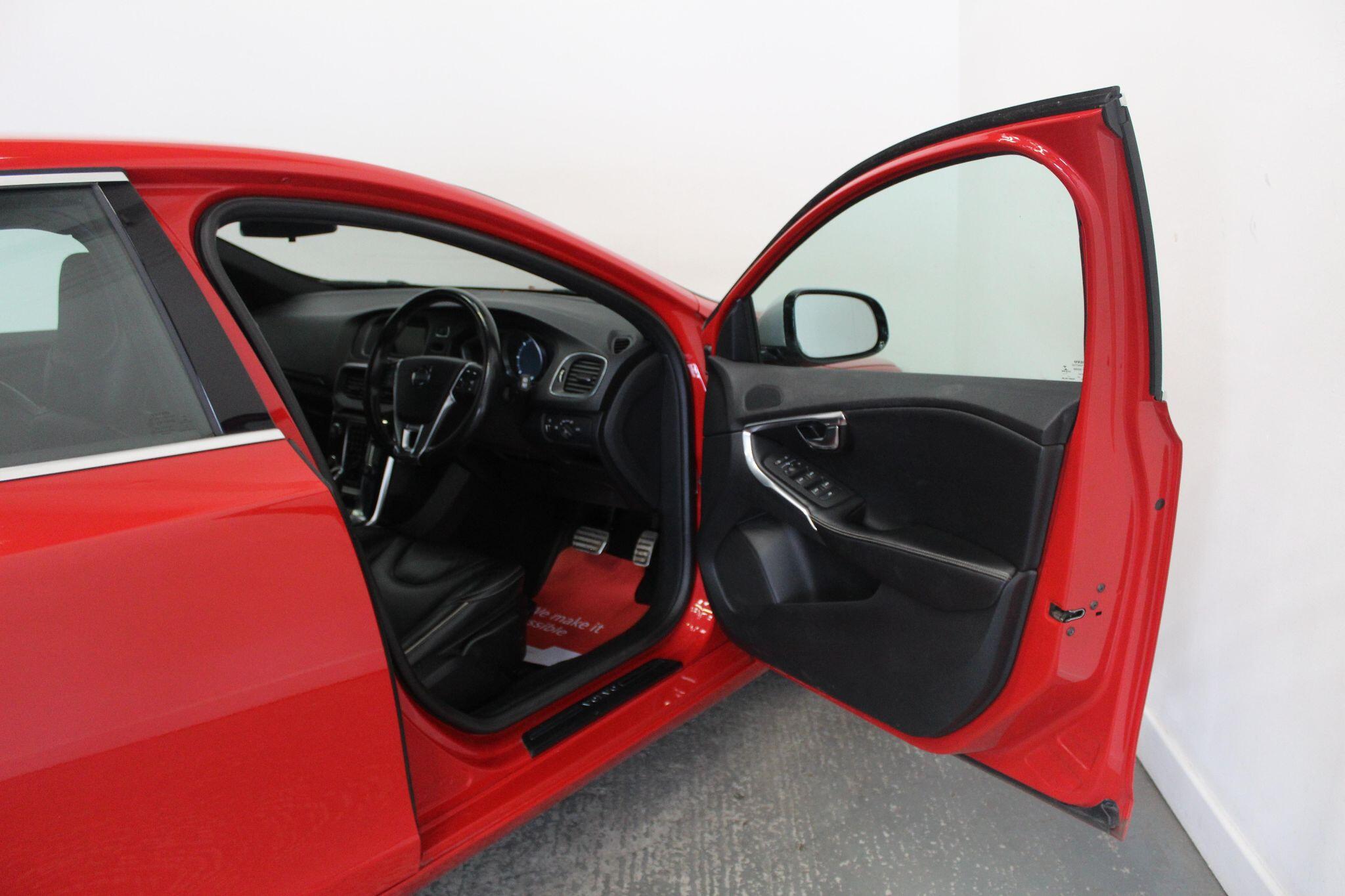 Volvo V40 view 23