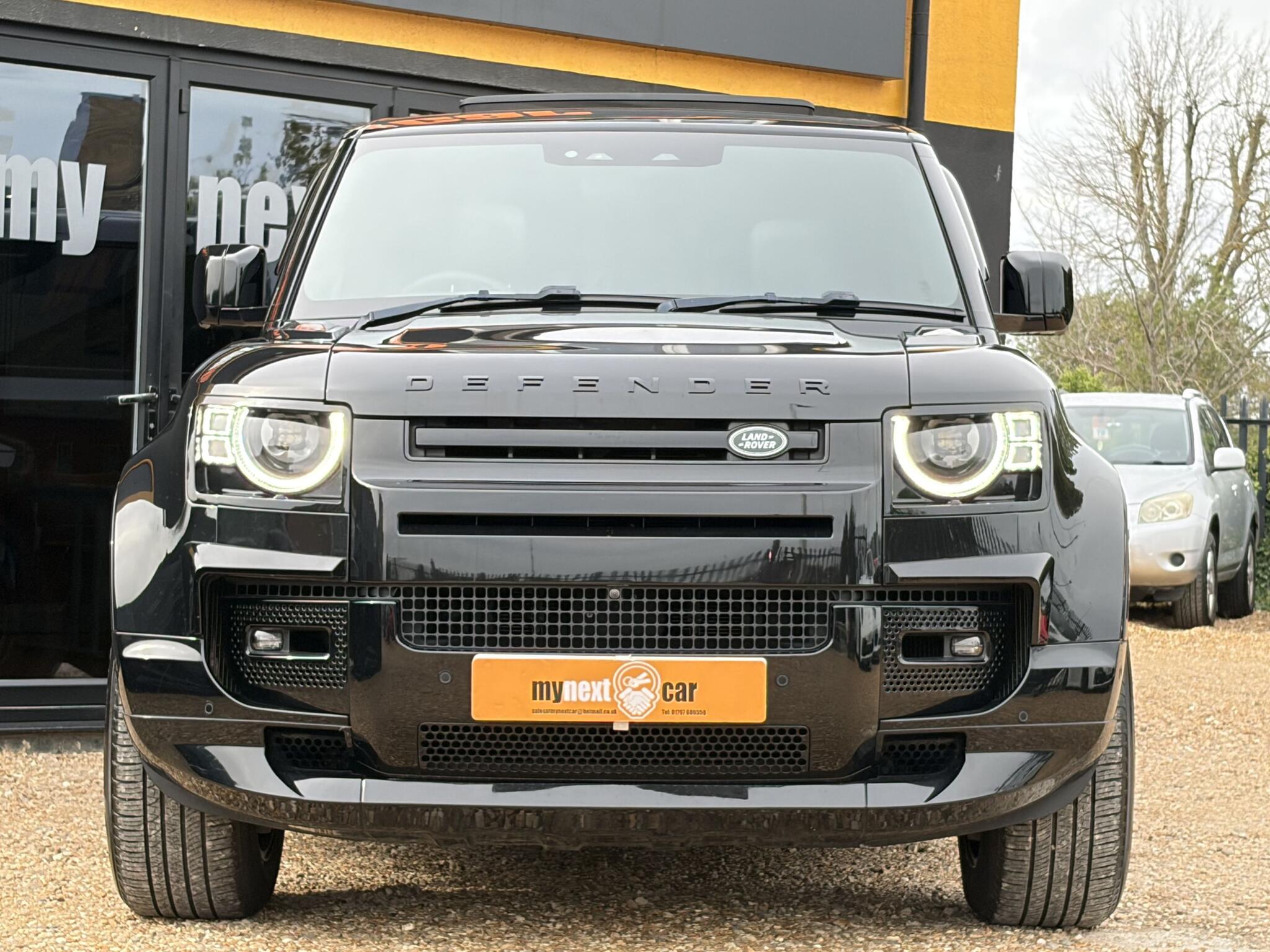 Land Rover Defender 110 view 3
