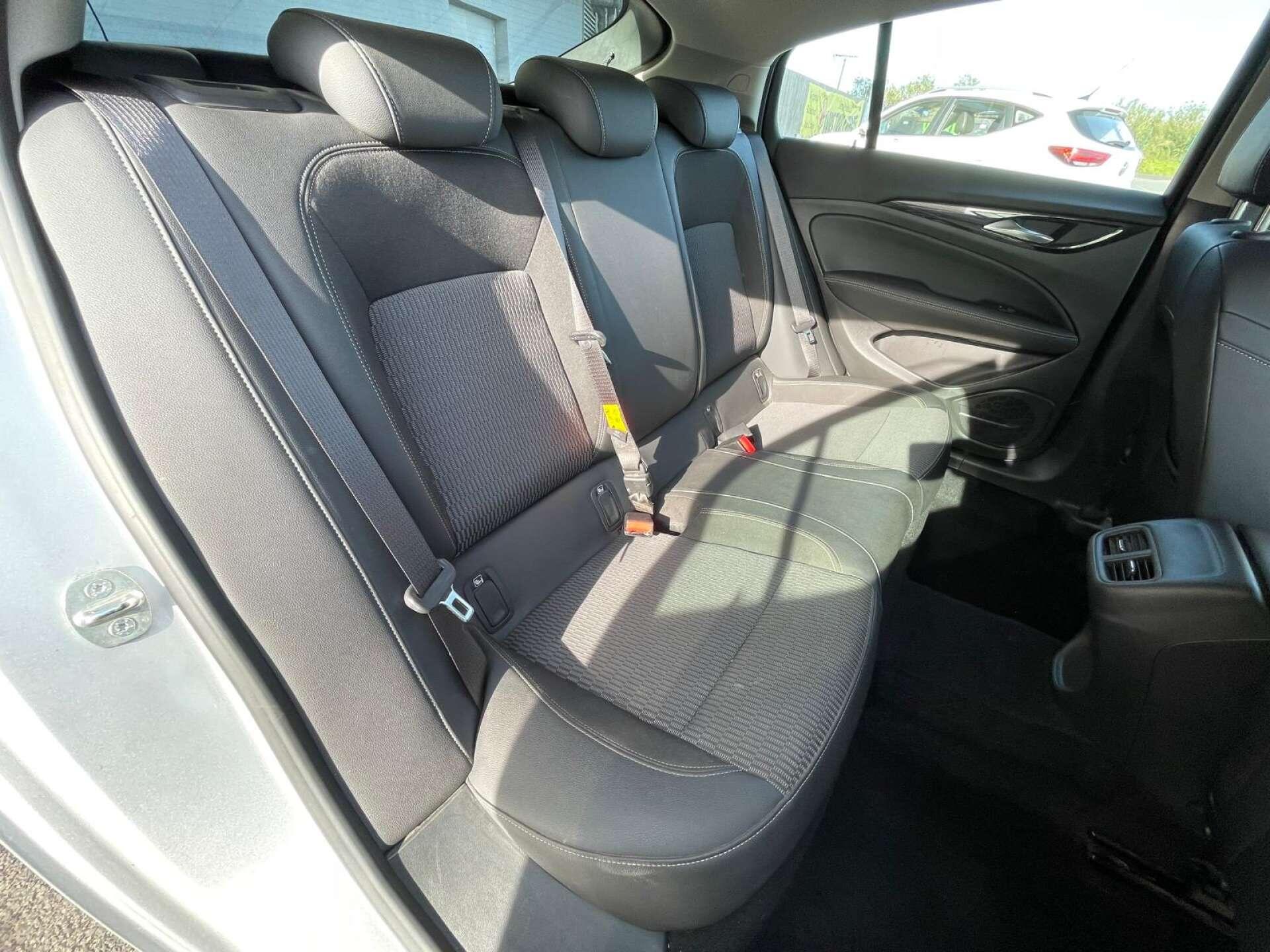 Vauxhall Insignia view 33