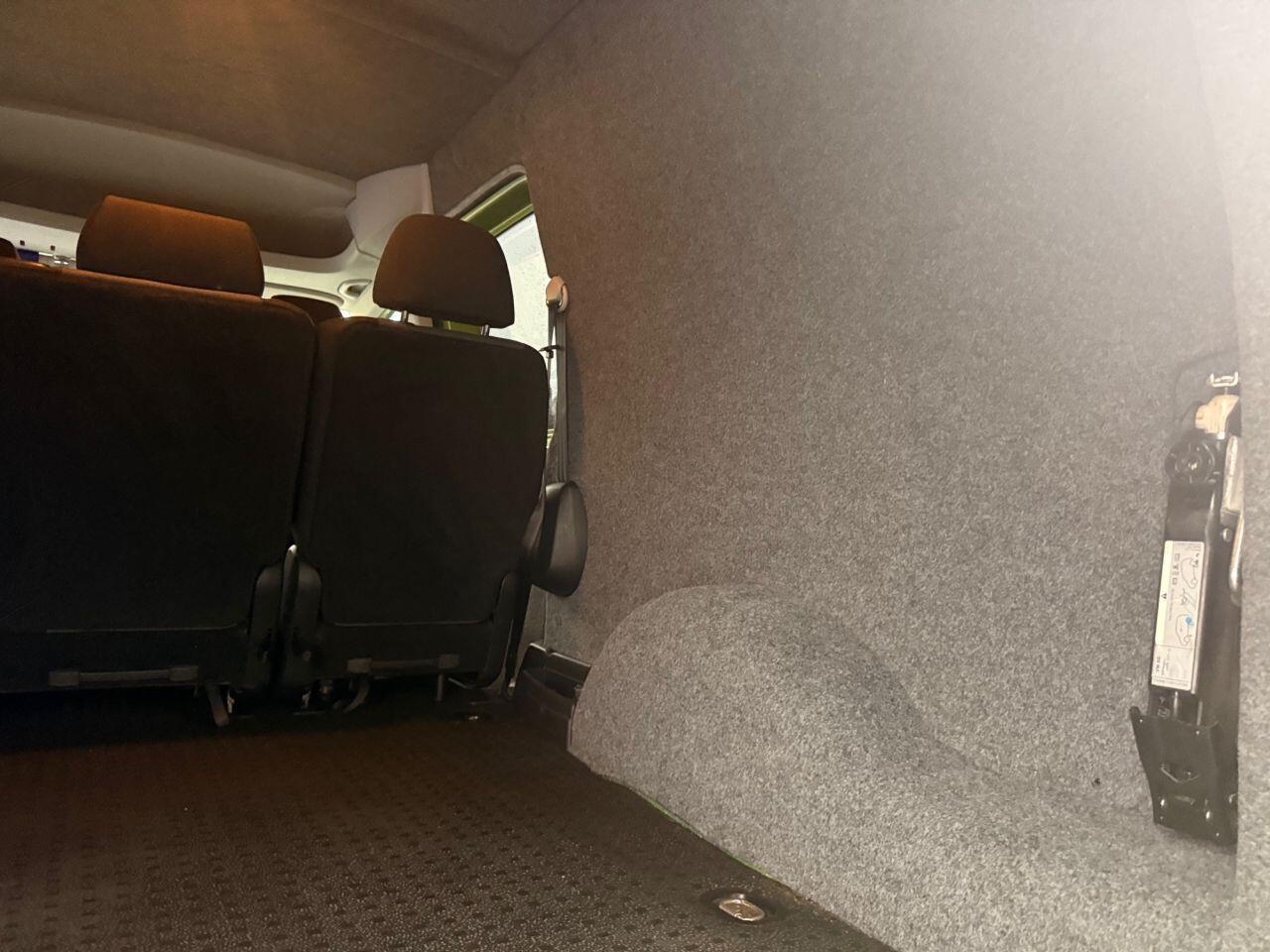 Volkswagen Caddy Maxi view 28
