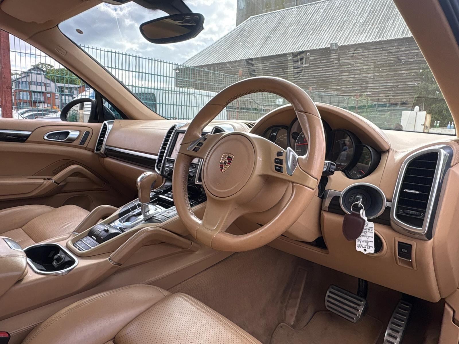 Porsche Cayenne view 9