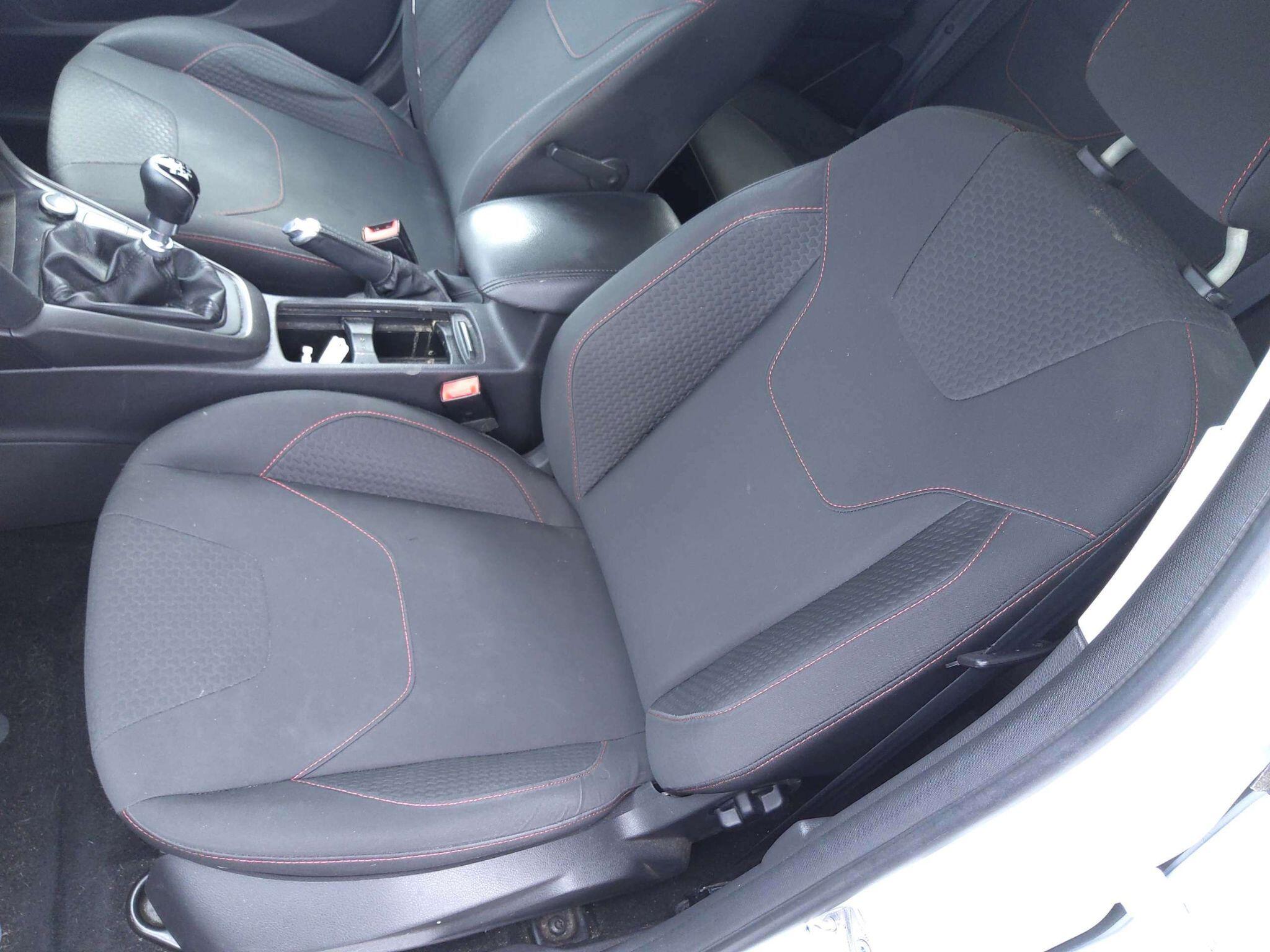 Ford Focus view 25